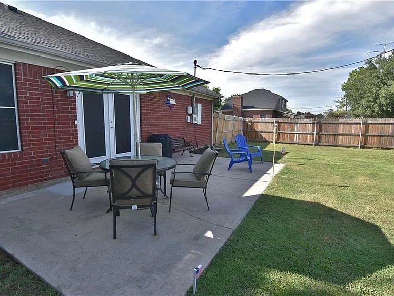6323 Brookbriar Court Arlington TX 76018