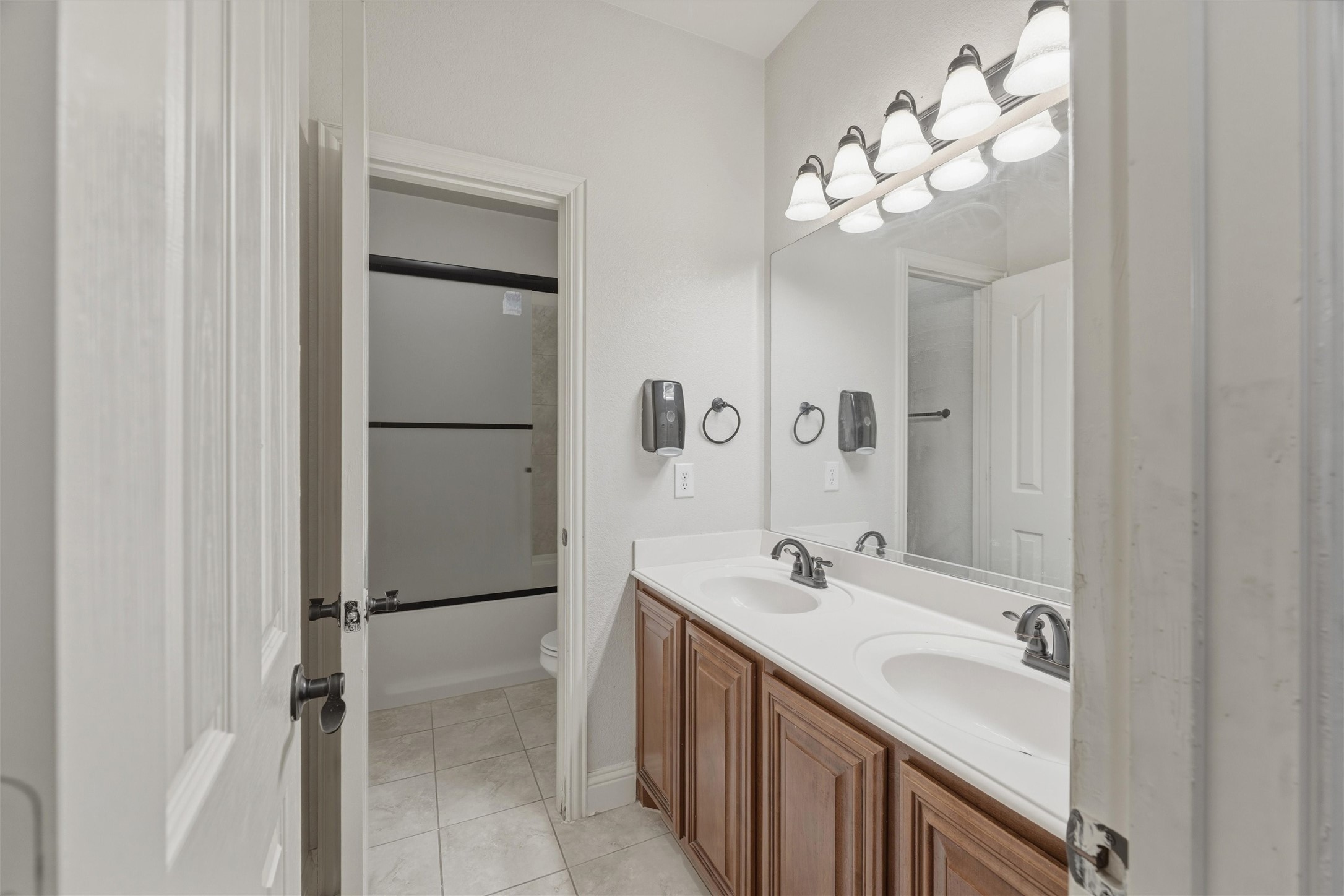 1310 Hearthstone Drive Burleson TX 76028
