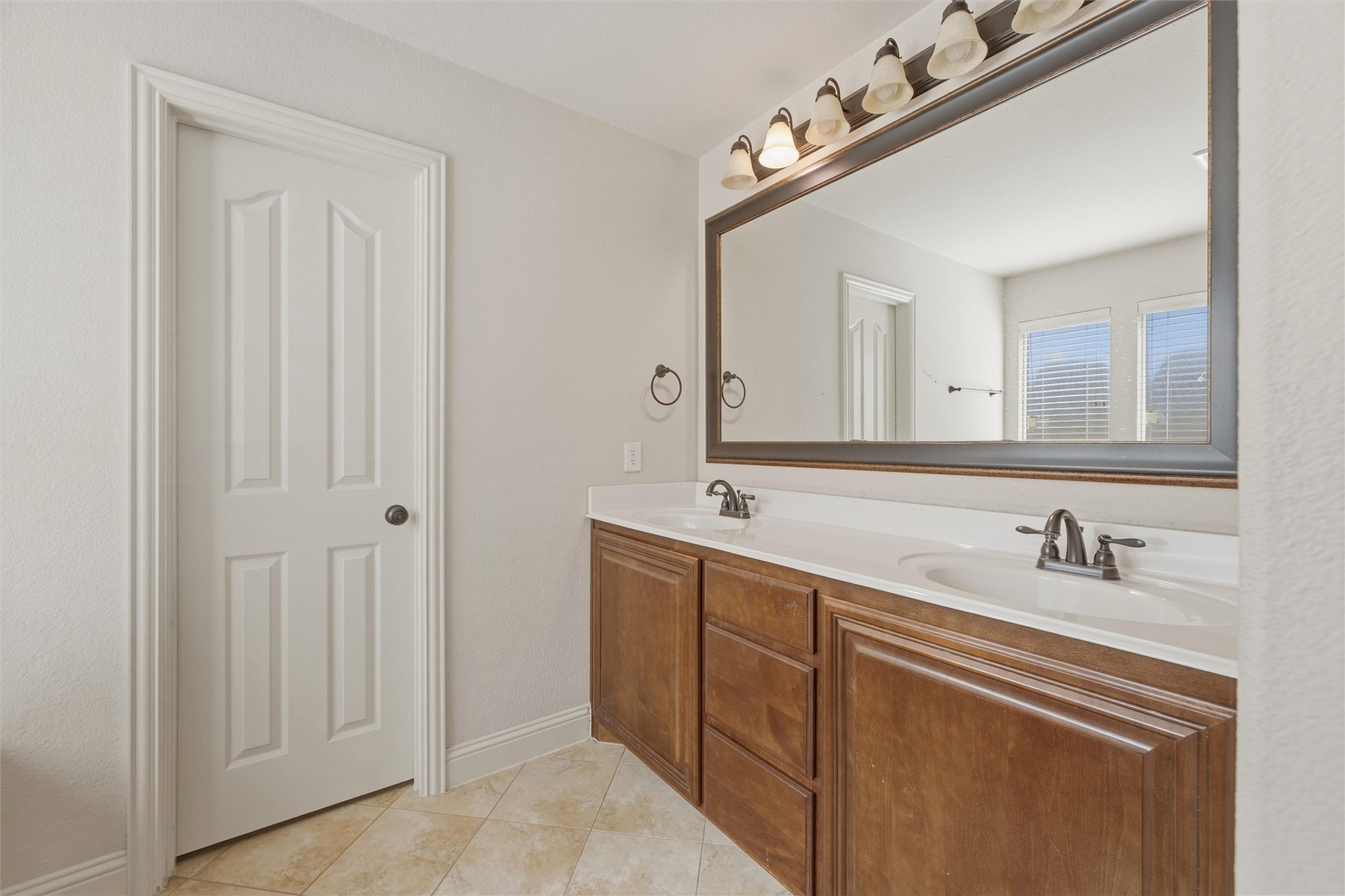 1310 Hearthstone Drive Burleson TX 76028