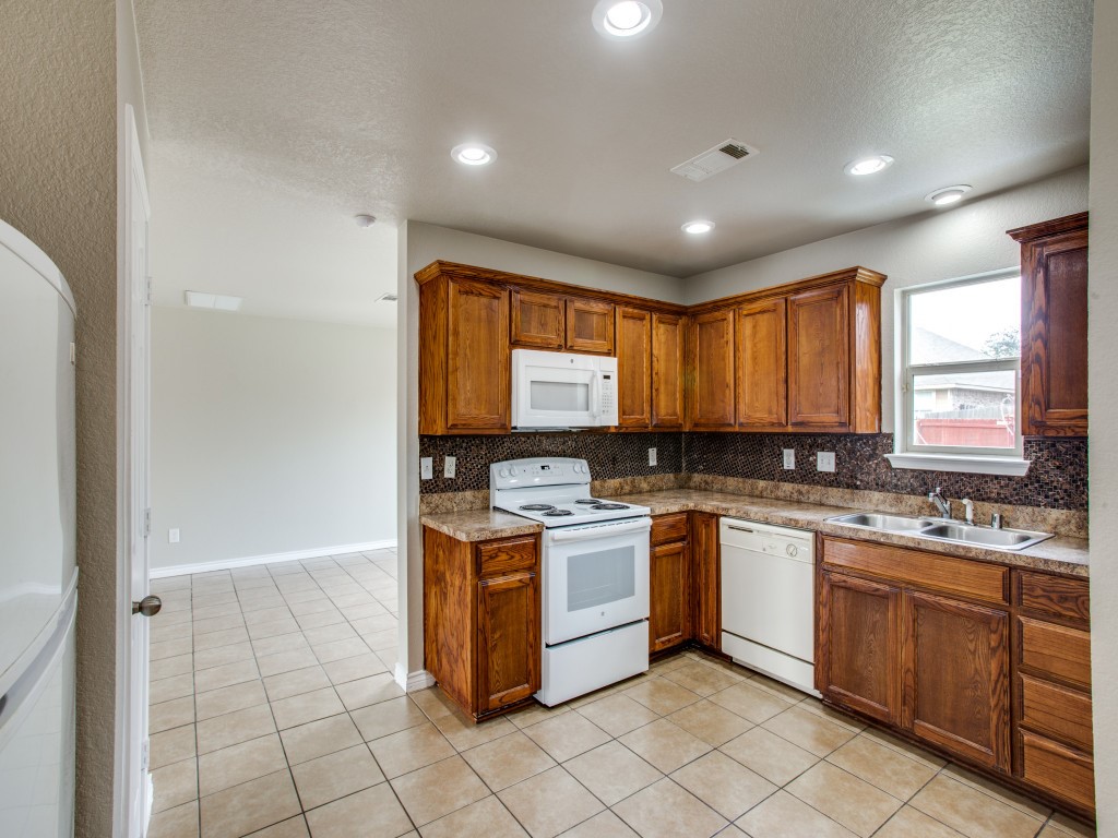 1208 Boxwood Drive Crowley TX 76036