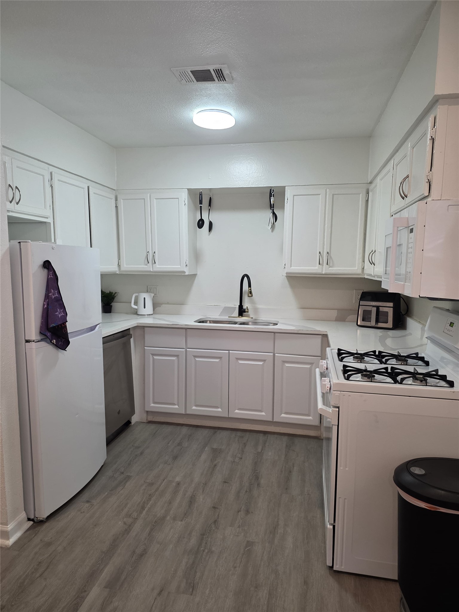 853 Broadway Avenue Euless TX 76040