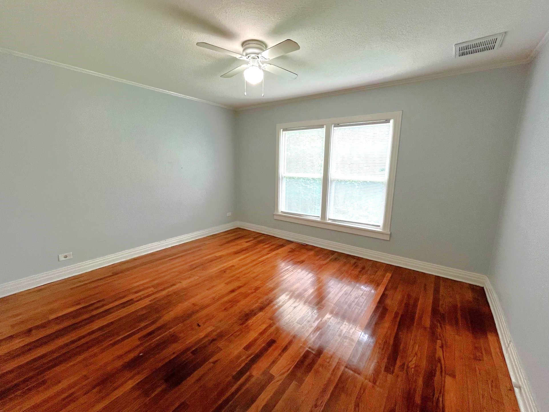 1322 W Bond Street Denison TX 75020