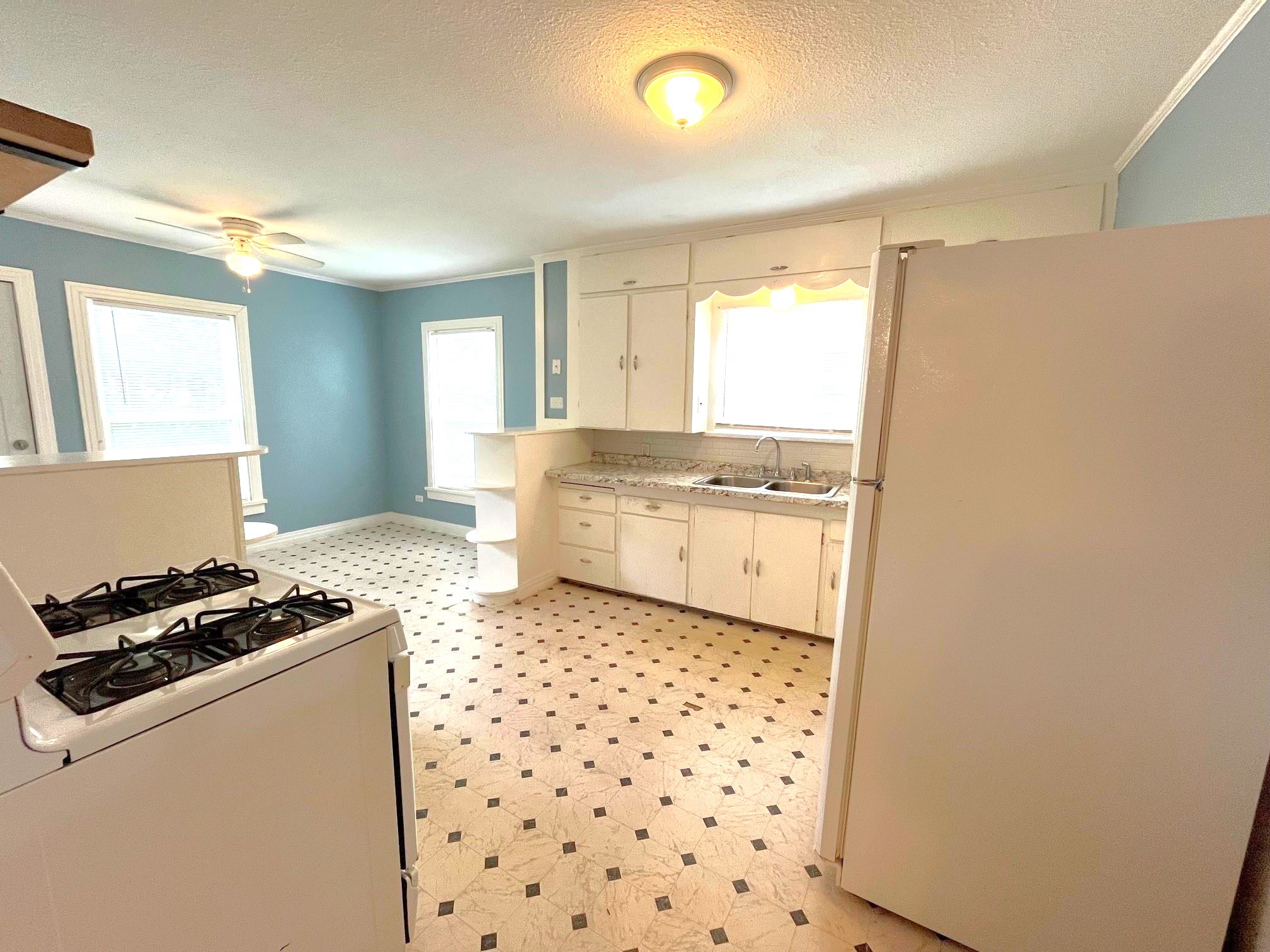 1322 W Bond Street Denison TX 75020