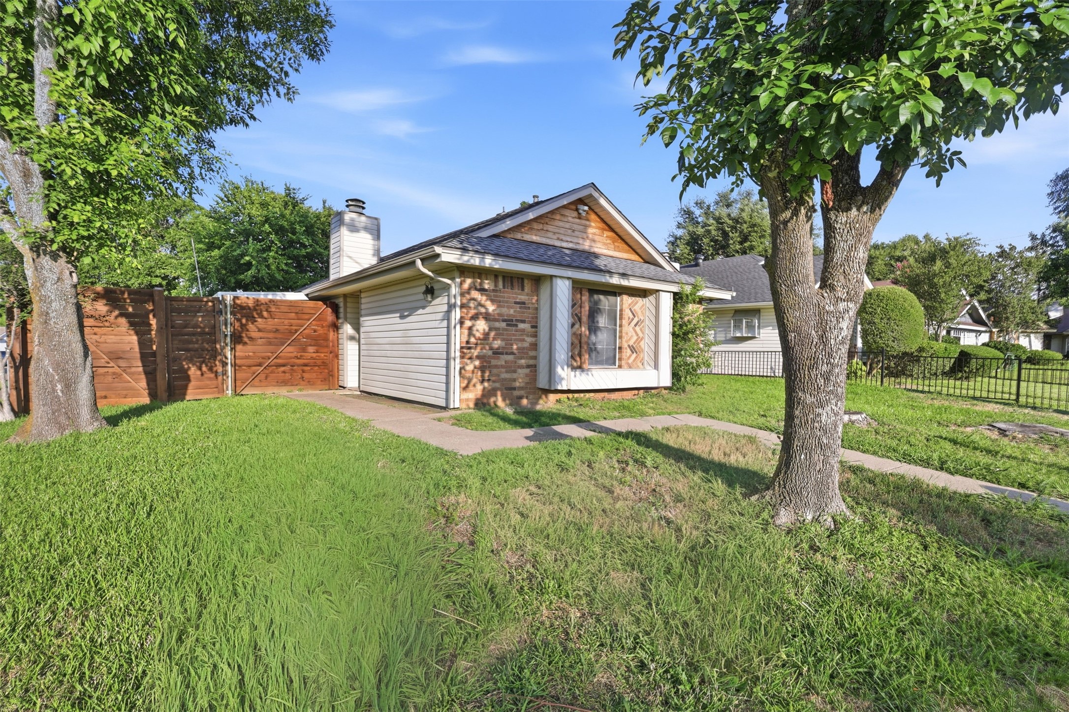 324 Crooked Lane Mesquite TX 75149