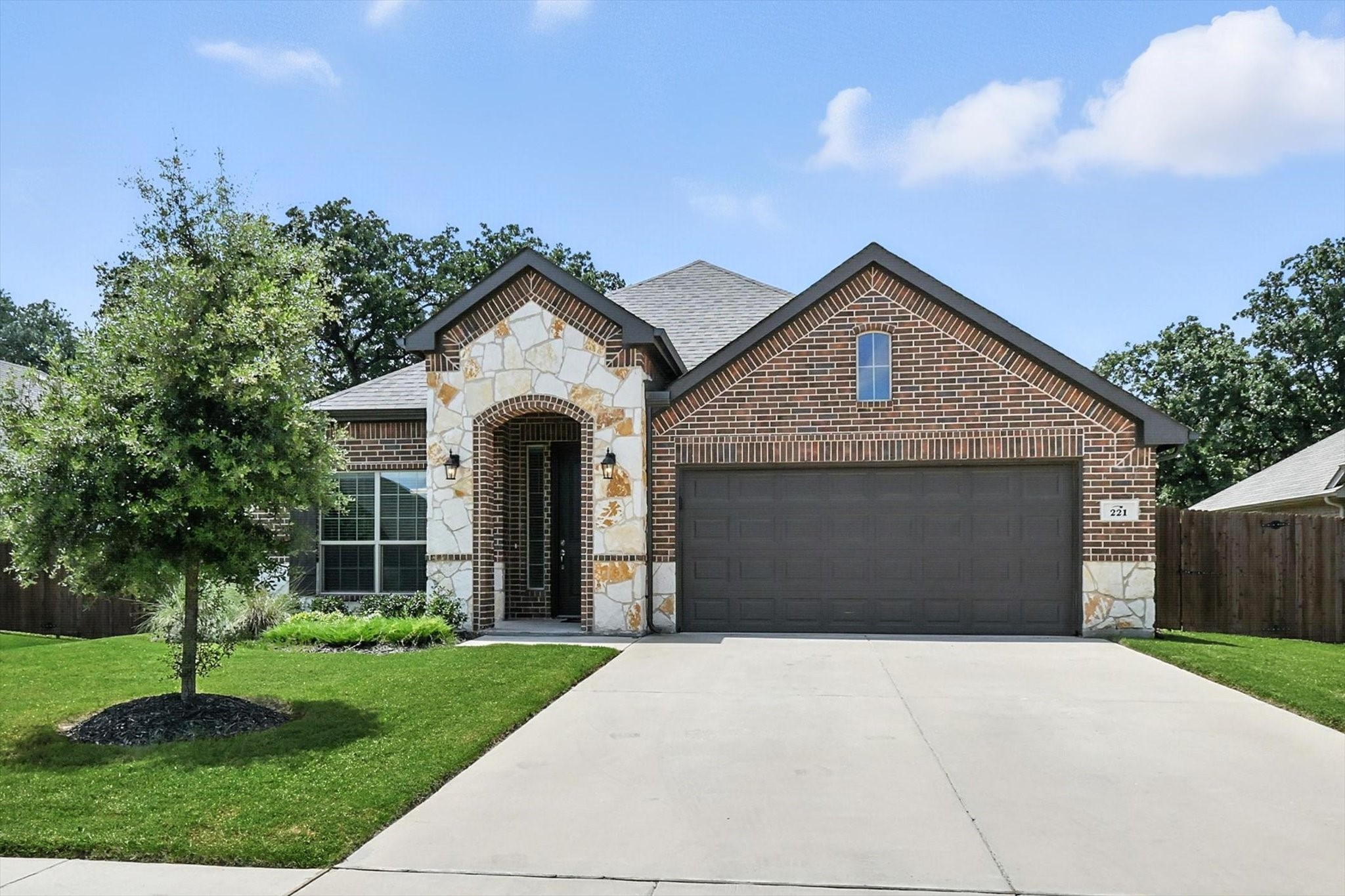 221 Gardenia Drive Azle TX 76020