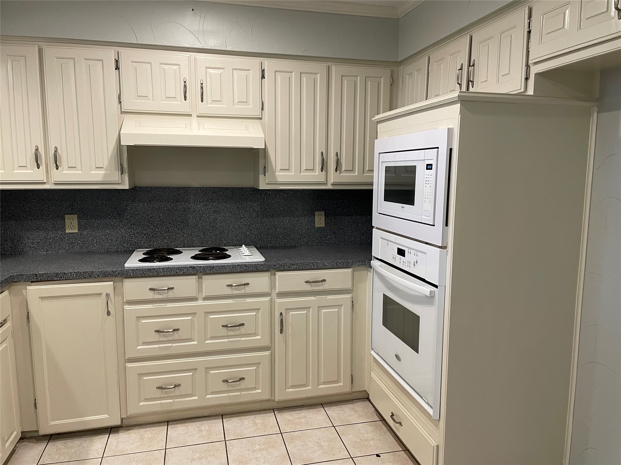 2705 Cummings Drive Bedford TX 76021
