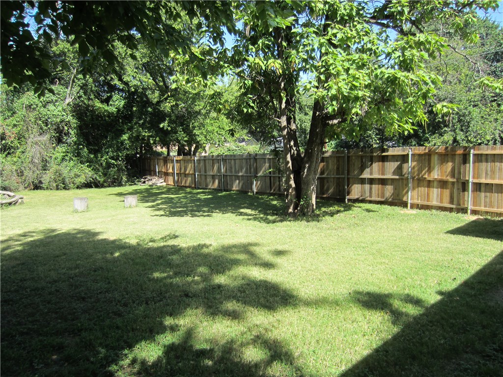 1102 Peak Street Denton TX 76201