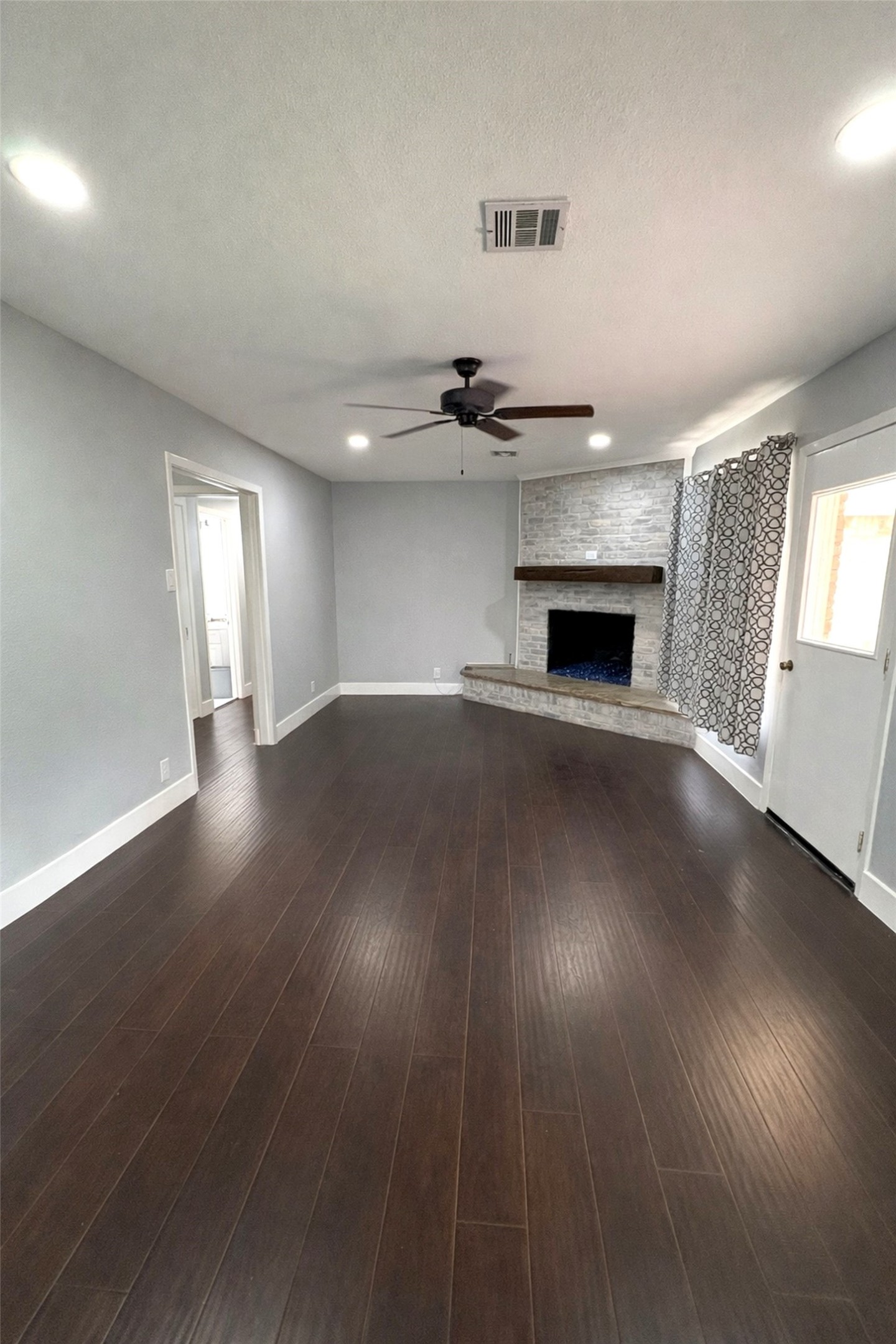 302 Van Rowe Avenue Duncanville TX 75116