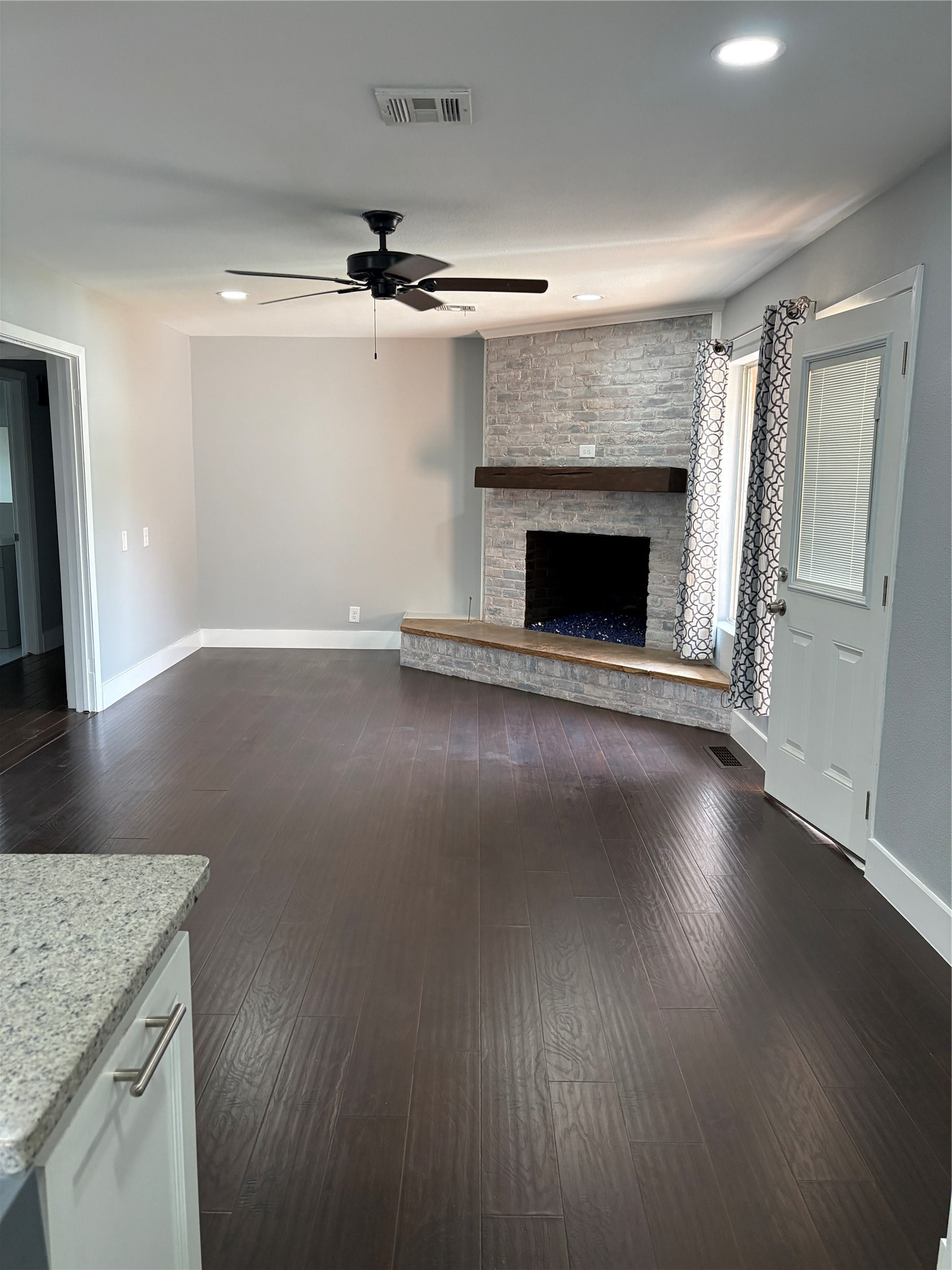 302 Van Rowe Avenue Duncanville TX 75116