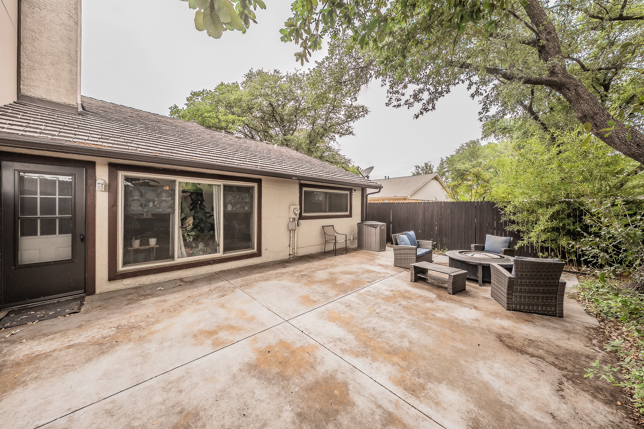 1001 Woodoak Court Fort Worth TX 76112