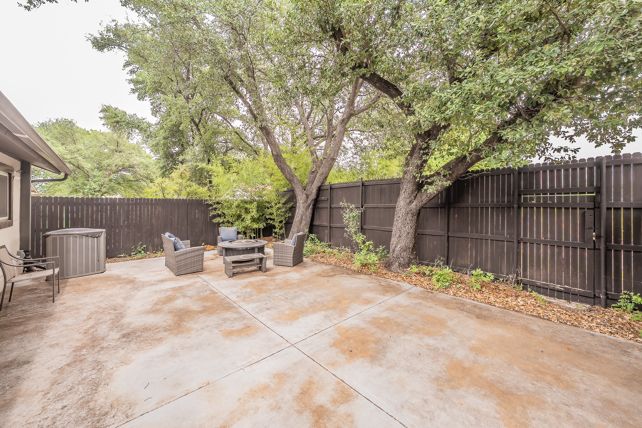 1001 Woodoak Court Fort Worth TX 76112