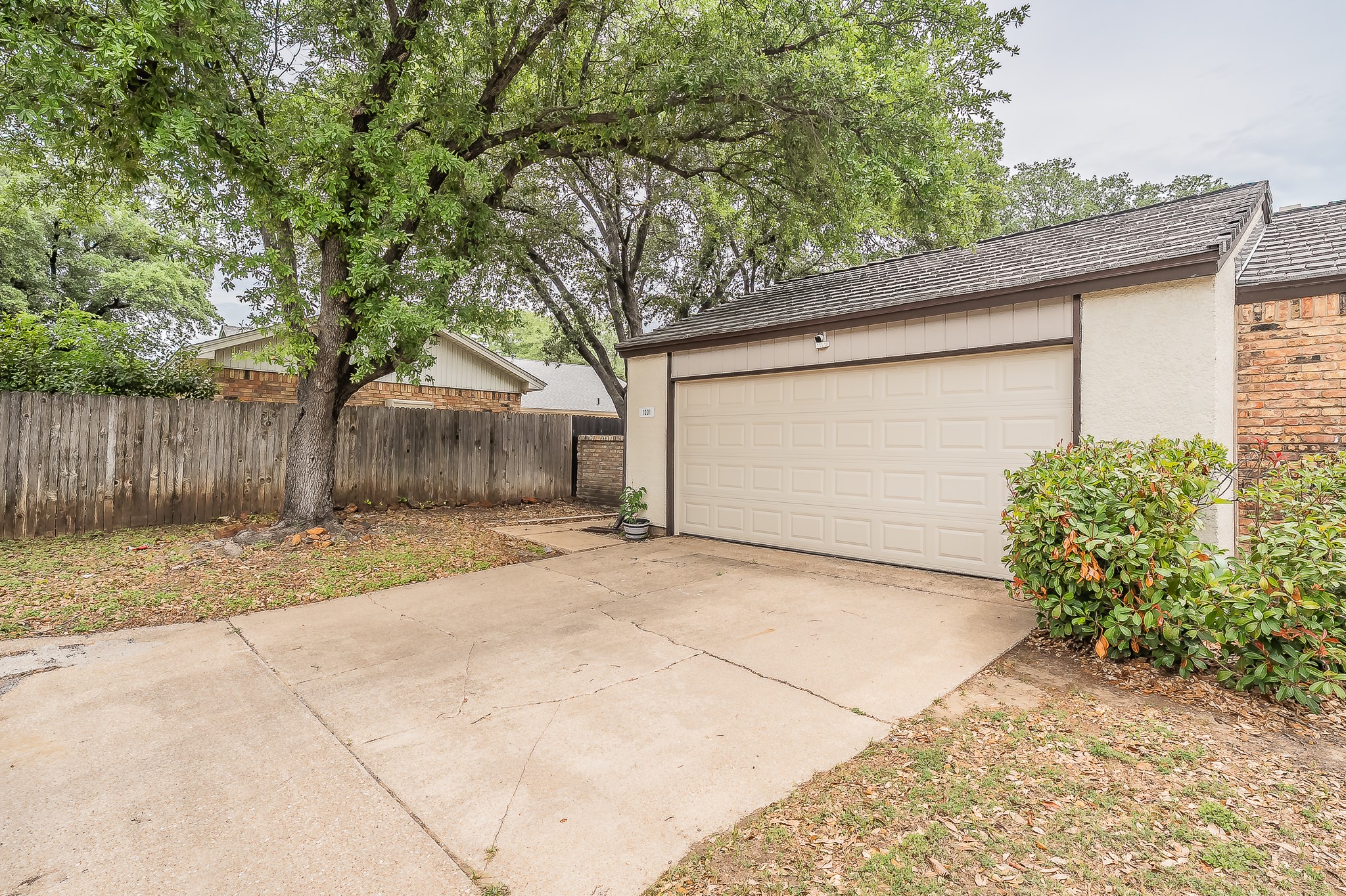1001 Woodoak Court Fort Worth TX 76112