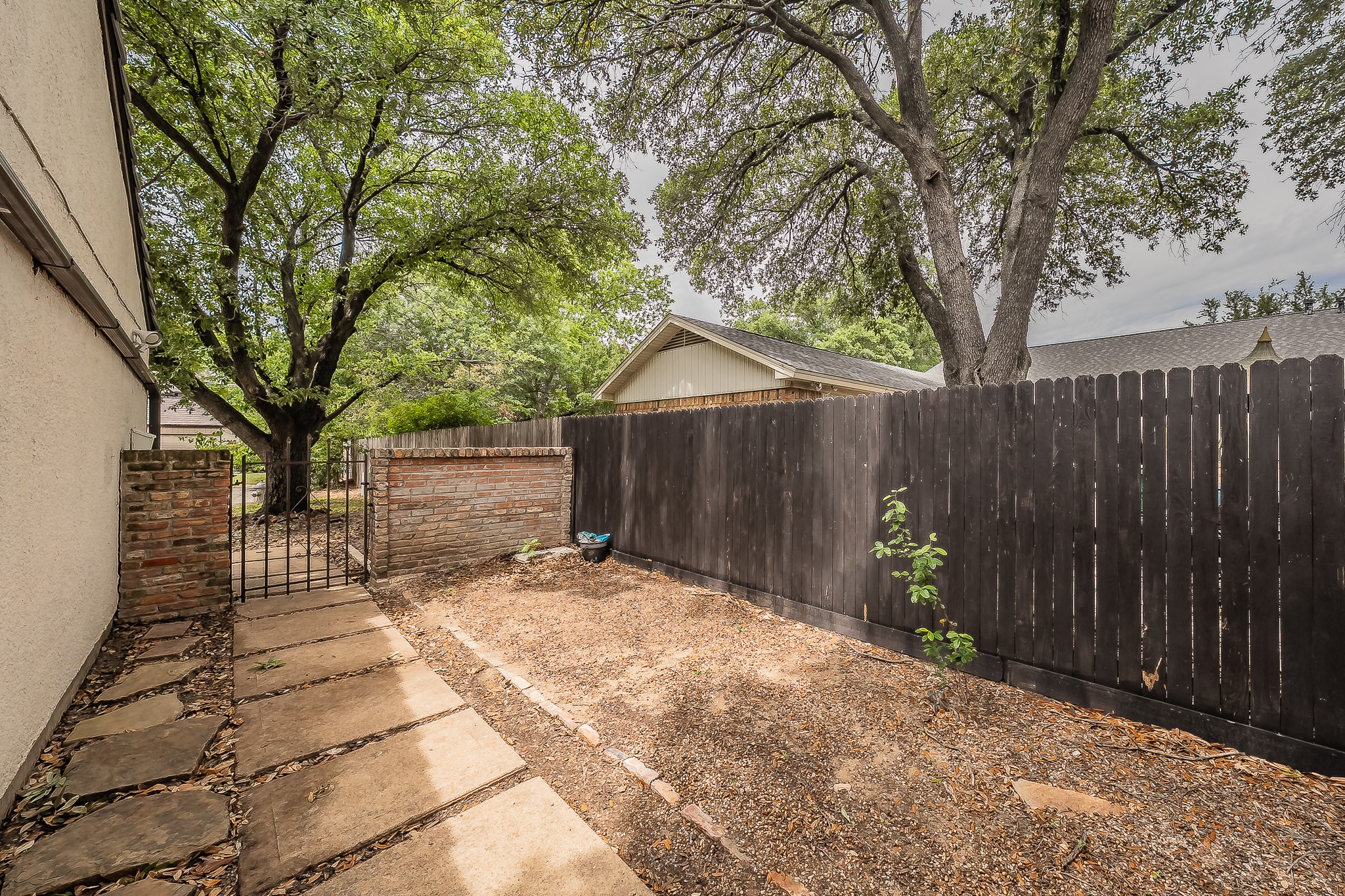 1001 Woodoak Court Fort Worth TX 76112