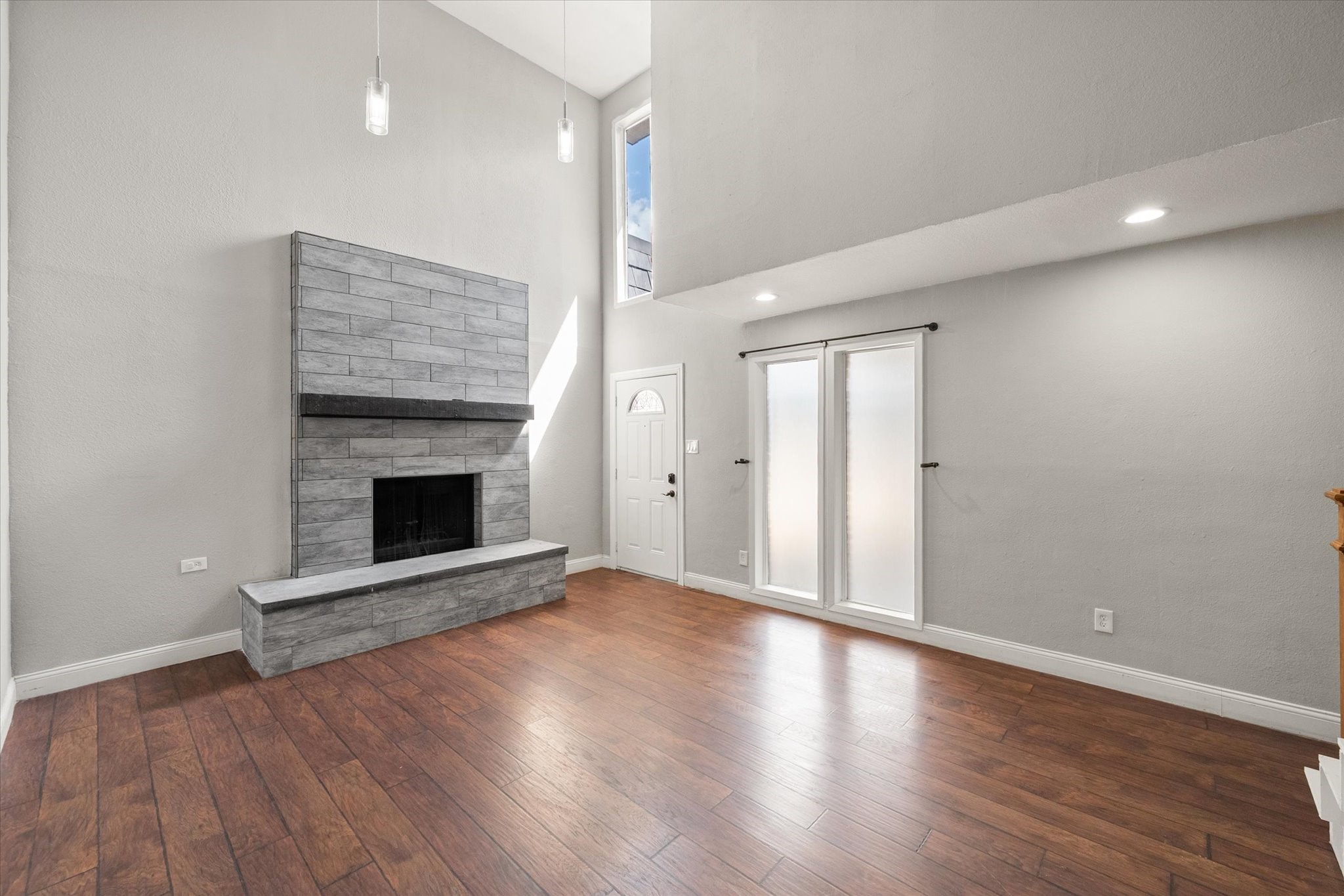 207 E Harwood Road Euless TX 76039