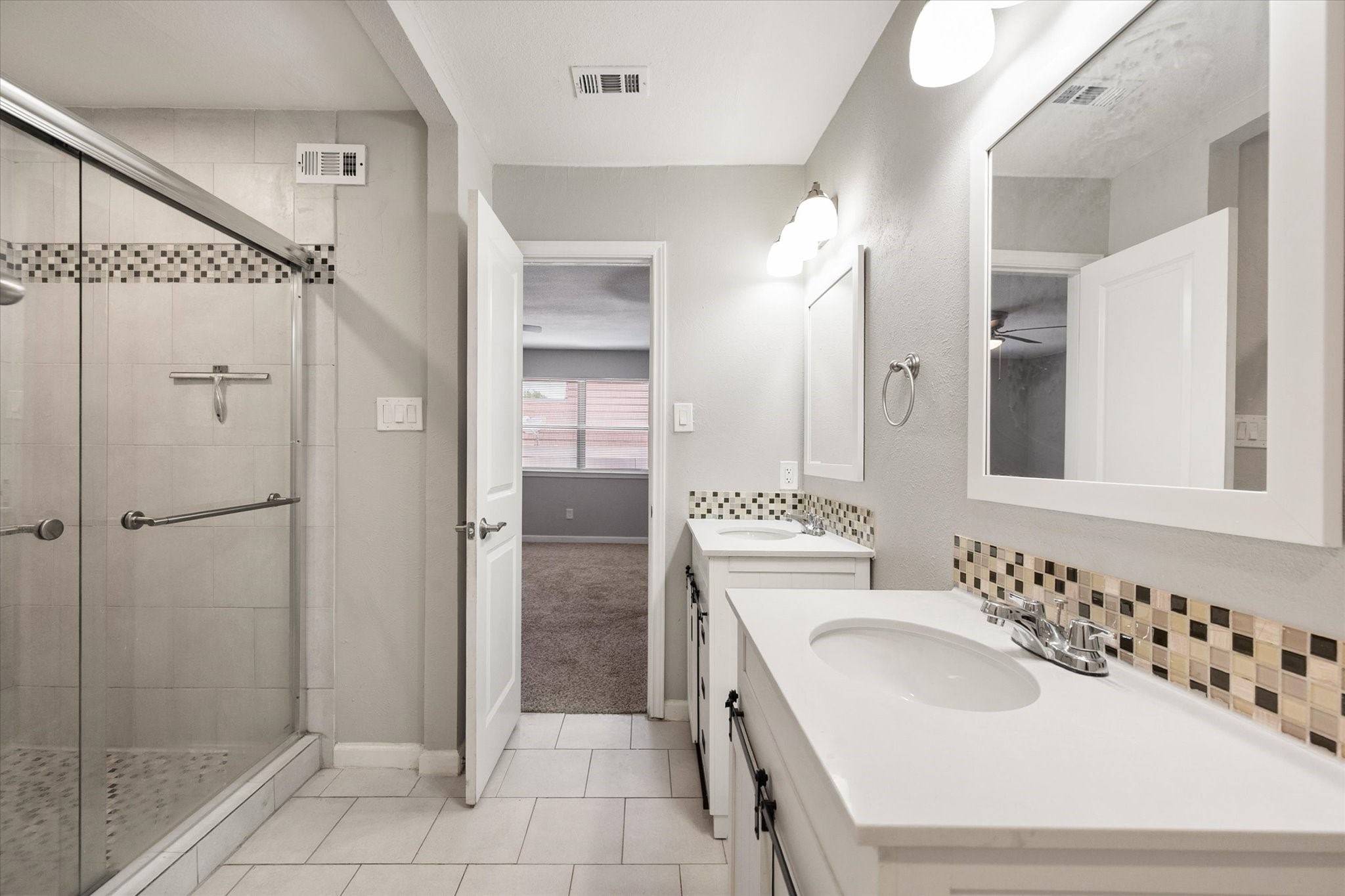 207 E Harwood Road Euless TX 76039