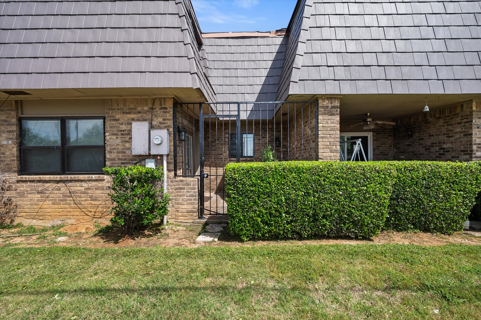 207 E Harwood Road Euless TX 76039
