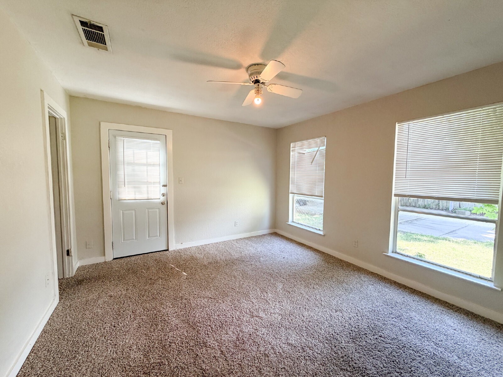 1705 N Robinson Street Cleburne TX 76031