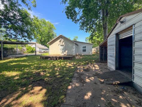 1705 N Robinson Street Cleburne TX 76031