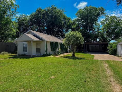 1705 N Robinson Street Cleburne TX 76031