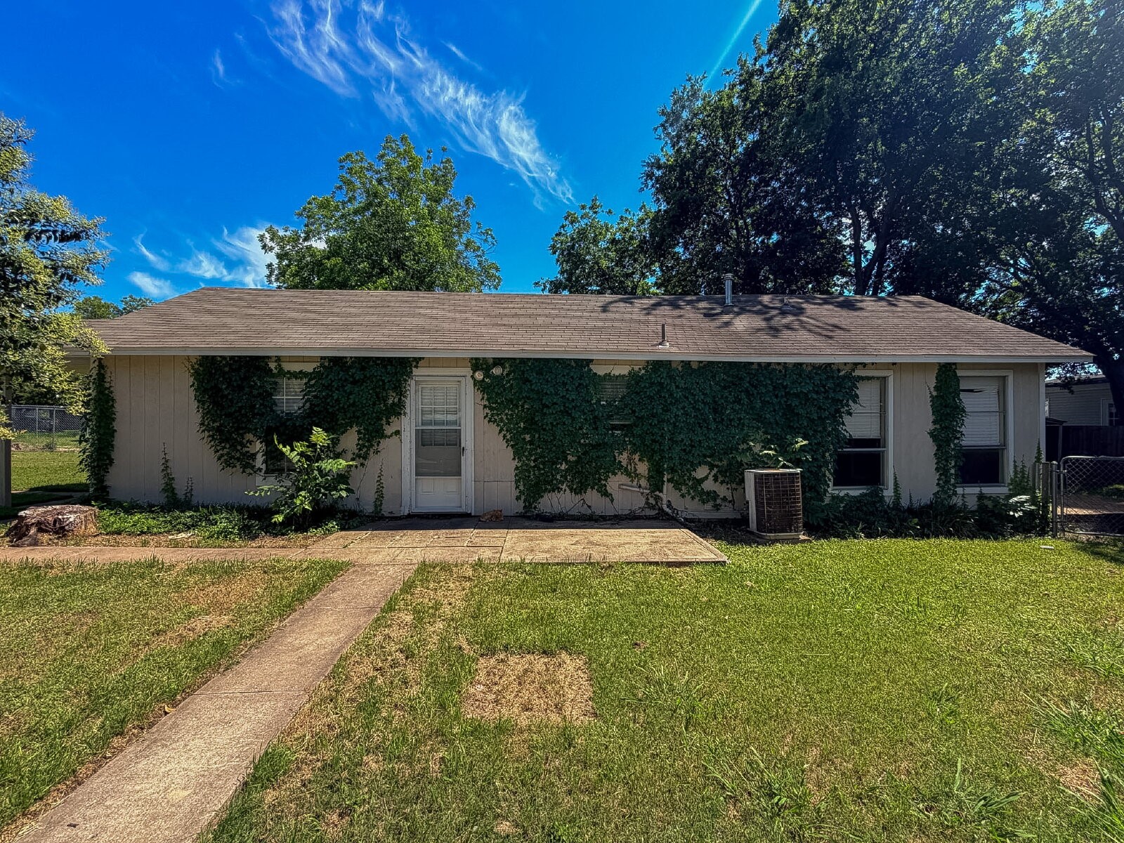 1705 N Robinson Street Cleburne TX 76031