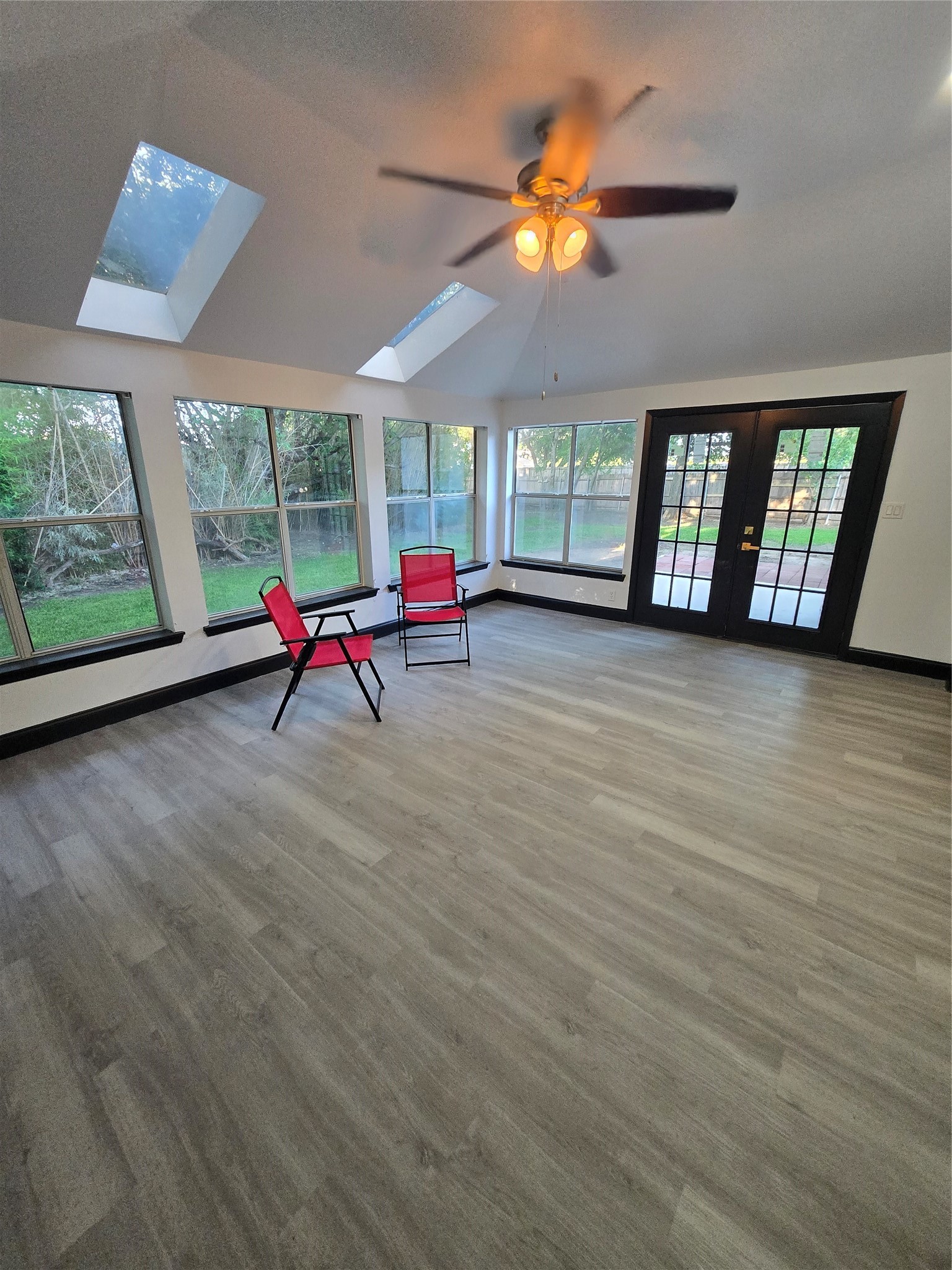 715 N Deerfield Circle Arlington TX 76015