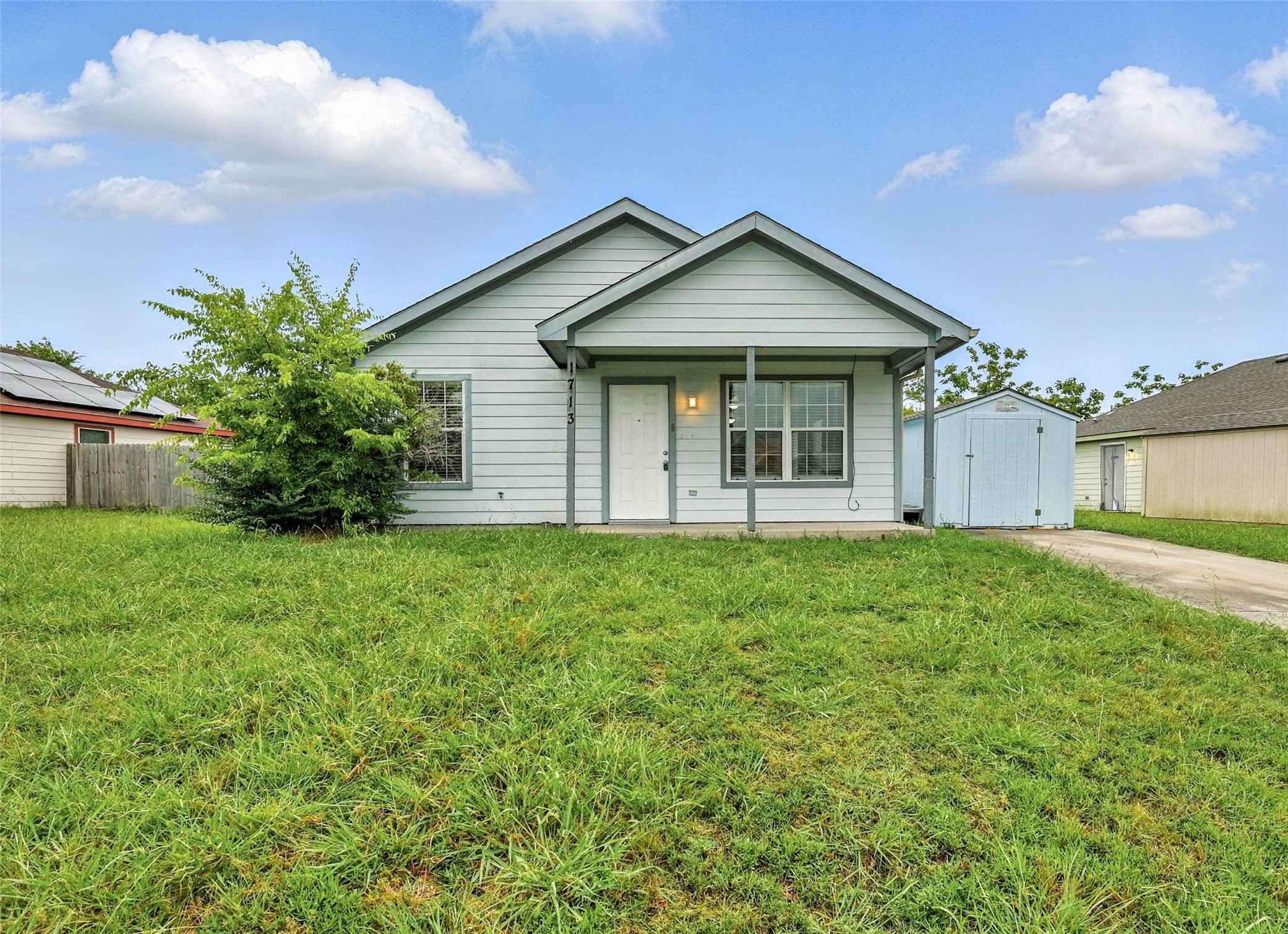 1713 Manor Garden Greenville TX 75401