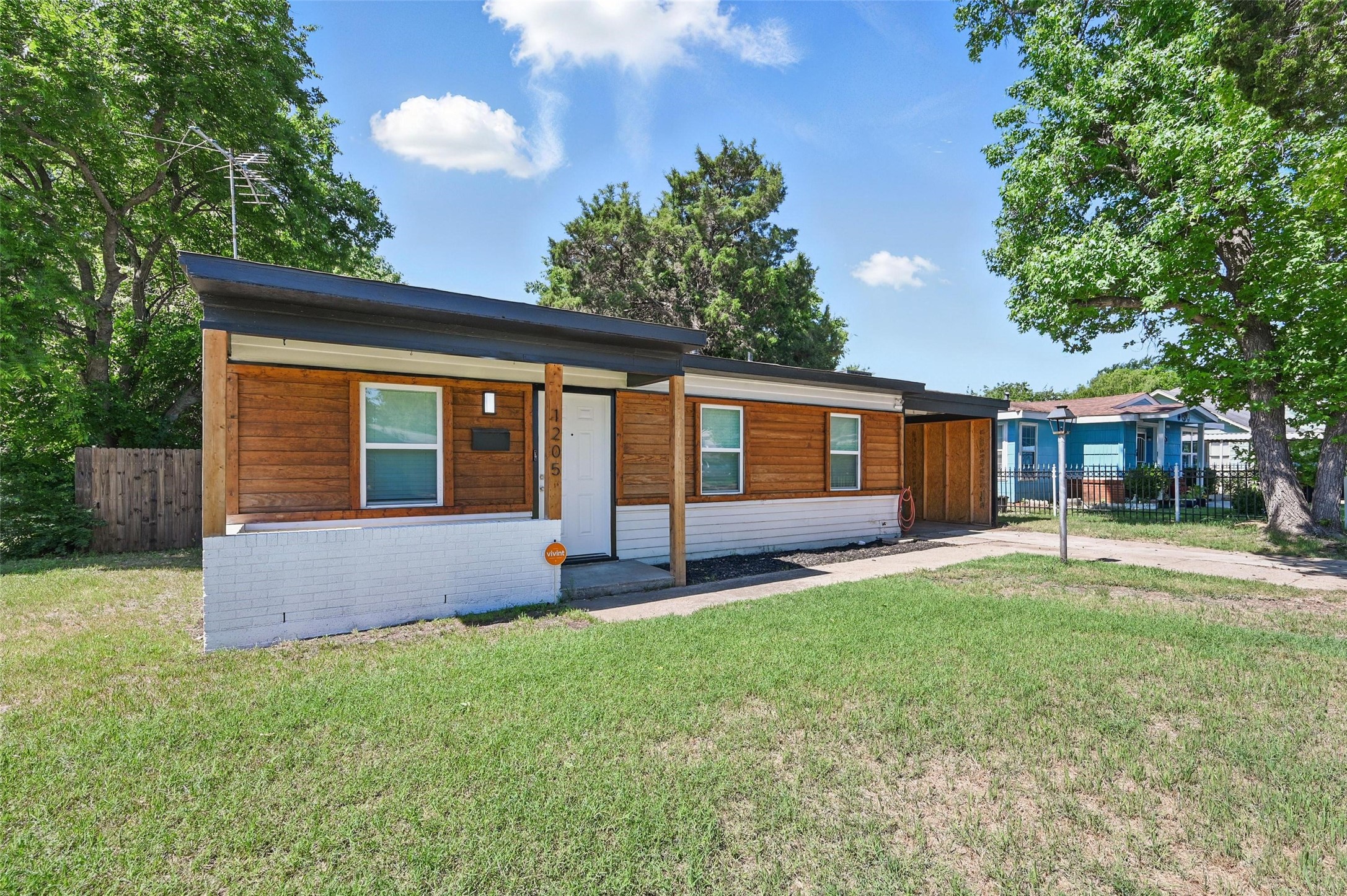 1205 Hamsted Street Fort Worth TX 76115