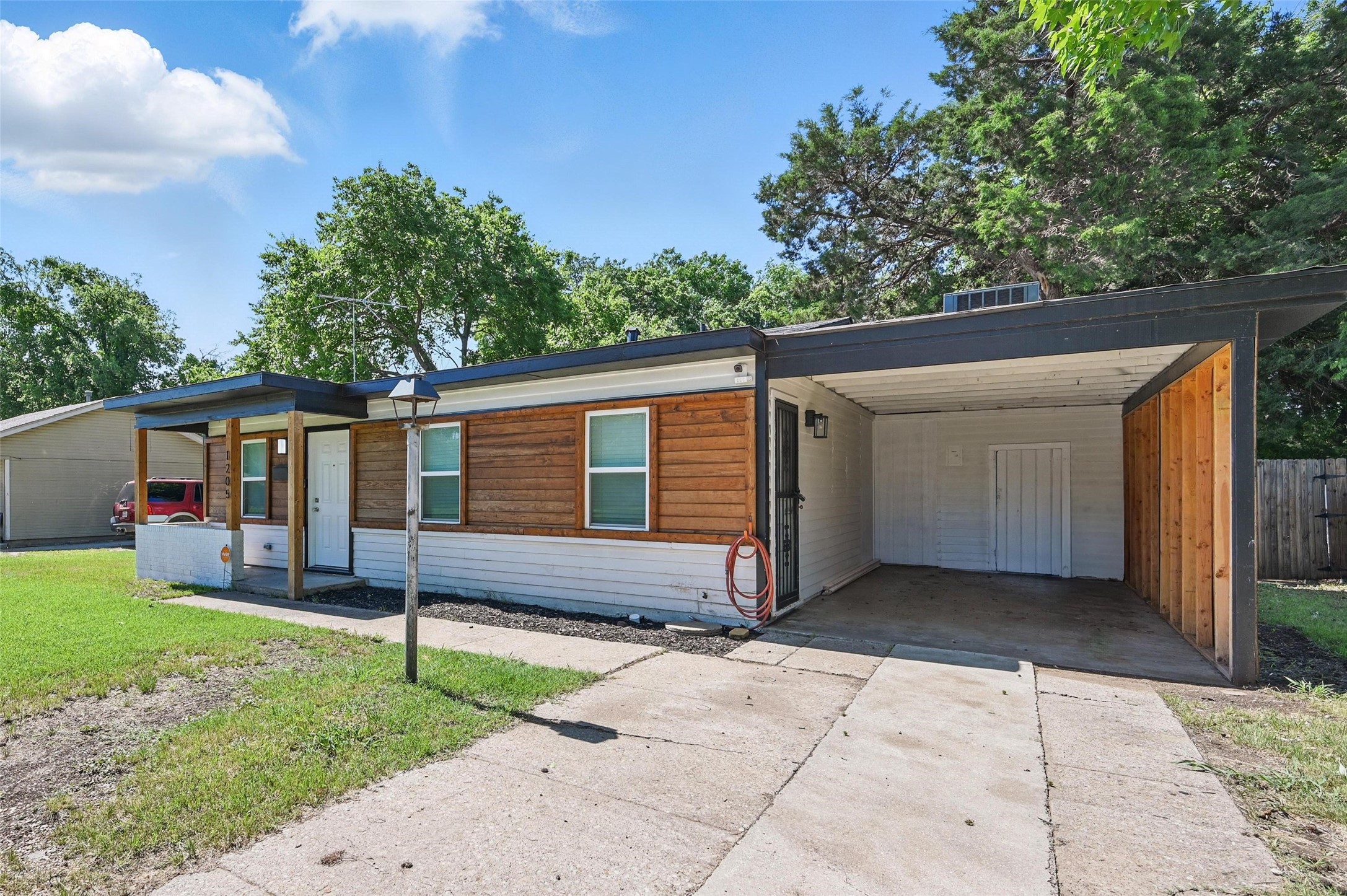 1205 Hamsted Street Fort Worth TX 76115