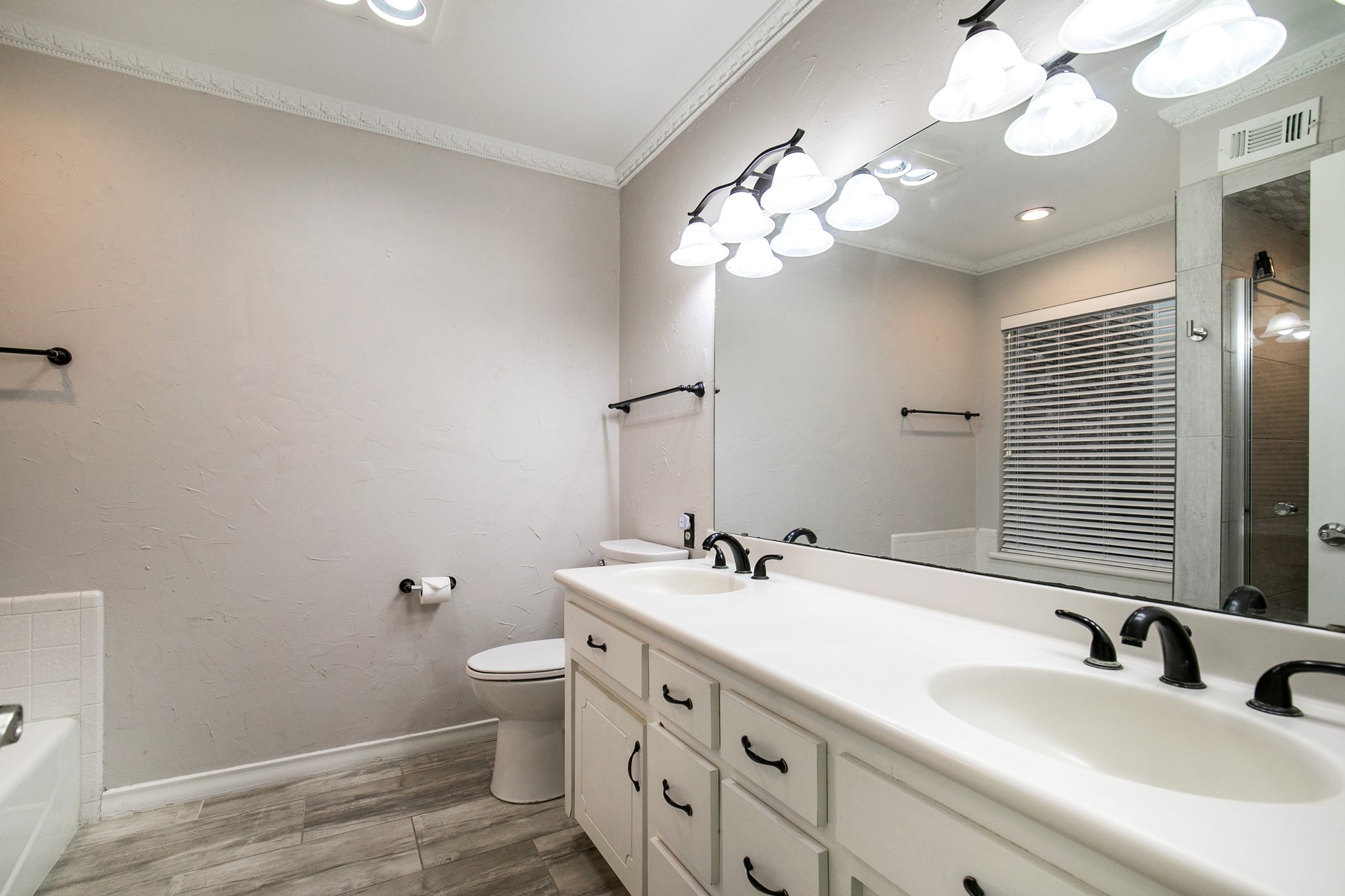 3005 Stonehenge Lane Carrollton TX 75006