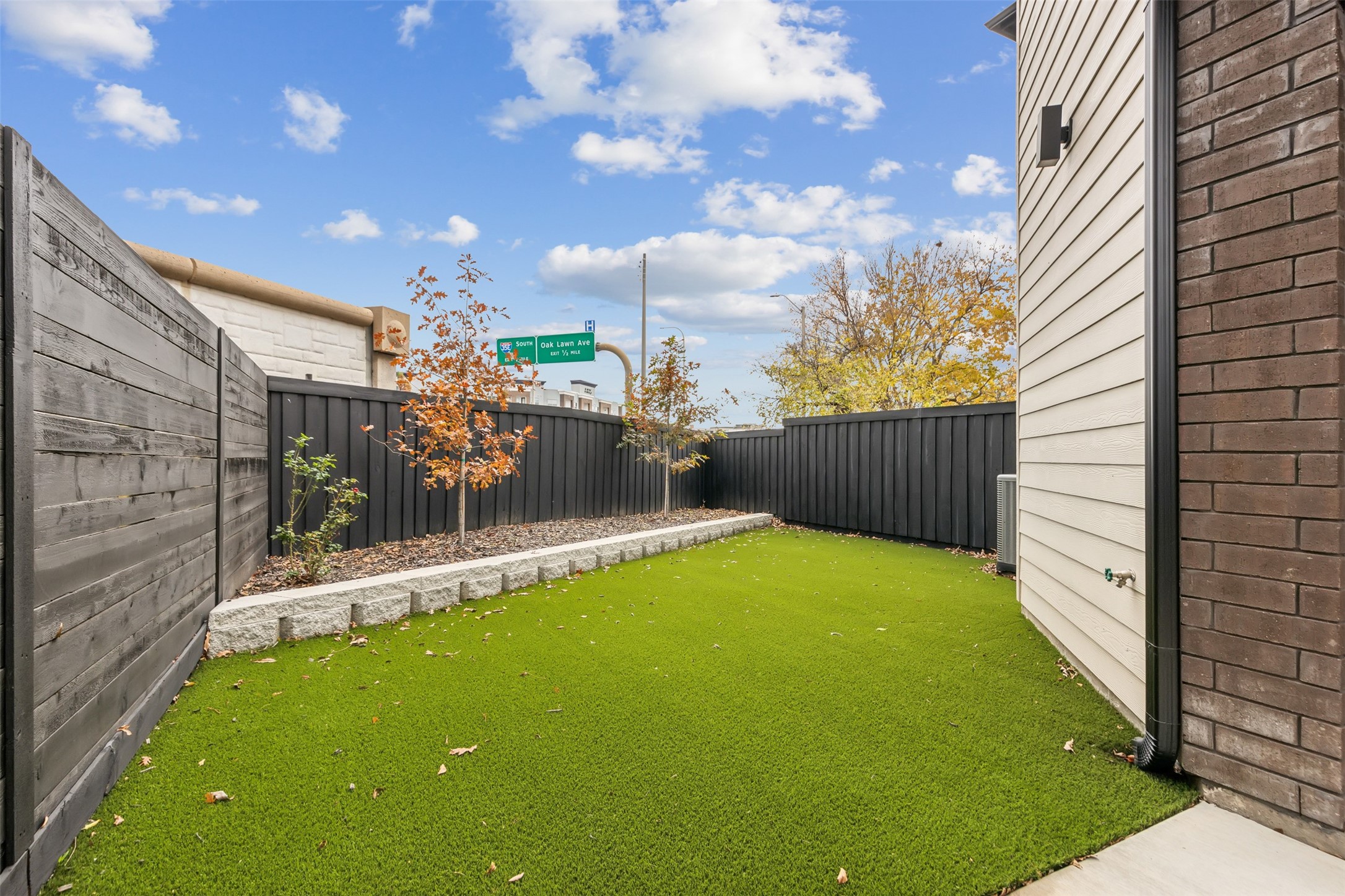 2724 Hondo Dallas TX 75219