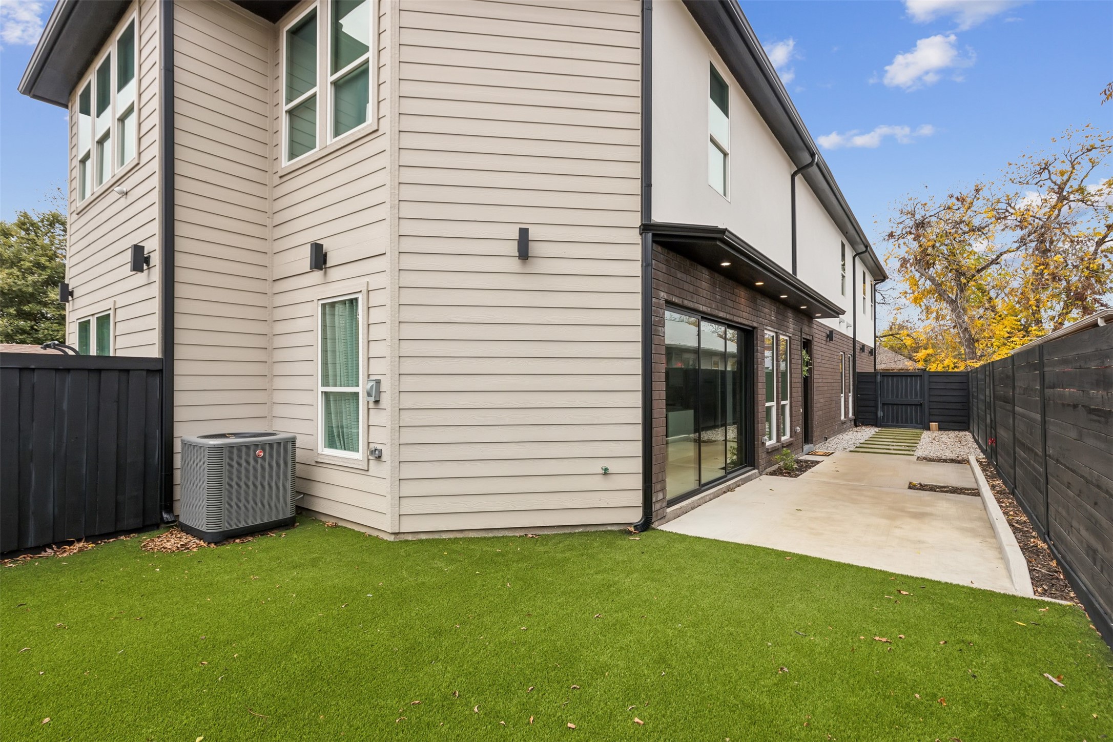 2724 Hondo Dallas TX 75219