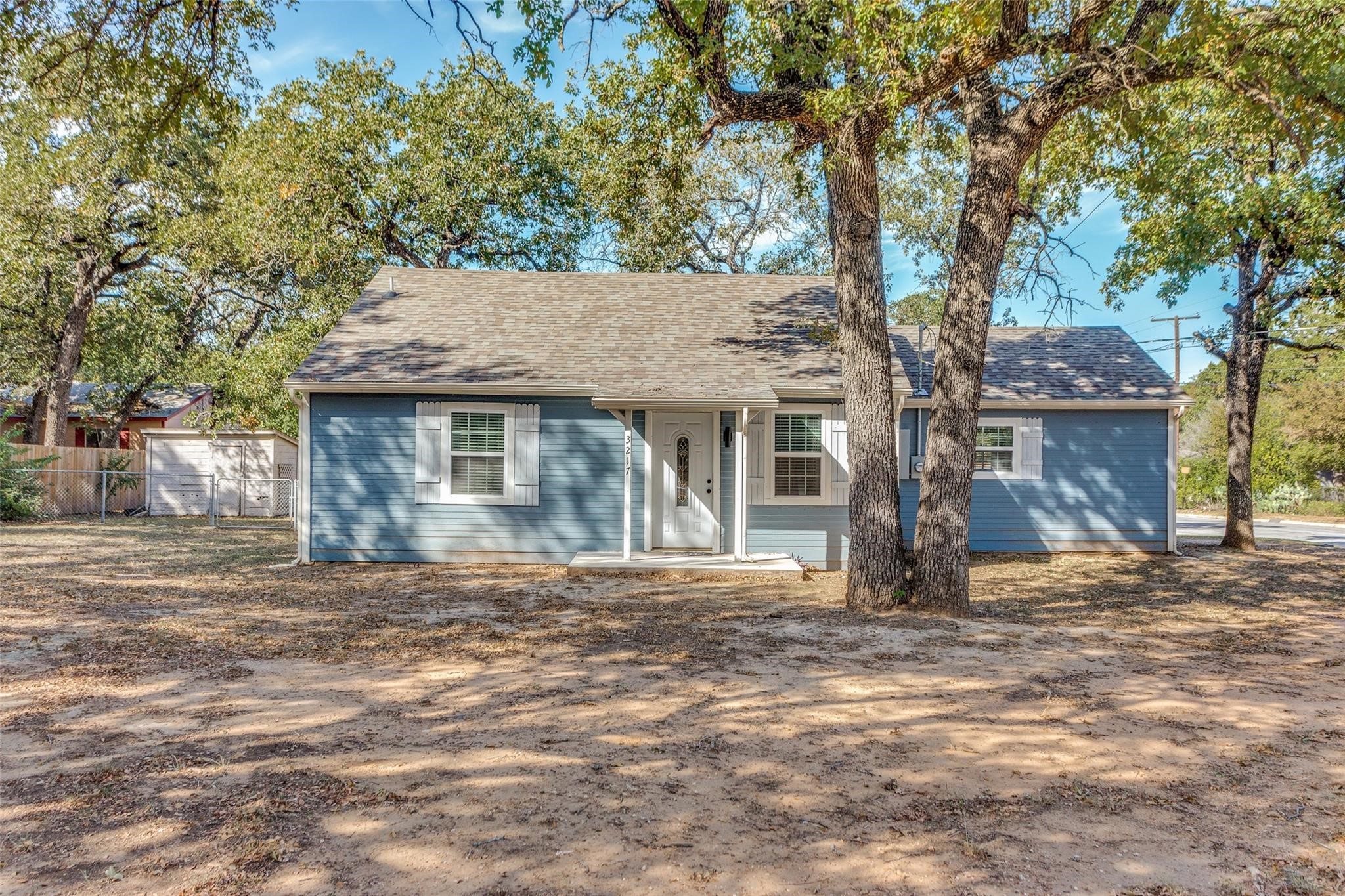 3217 Huron Trail Lake Worth TX 76135