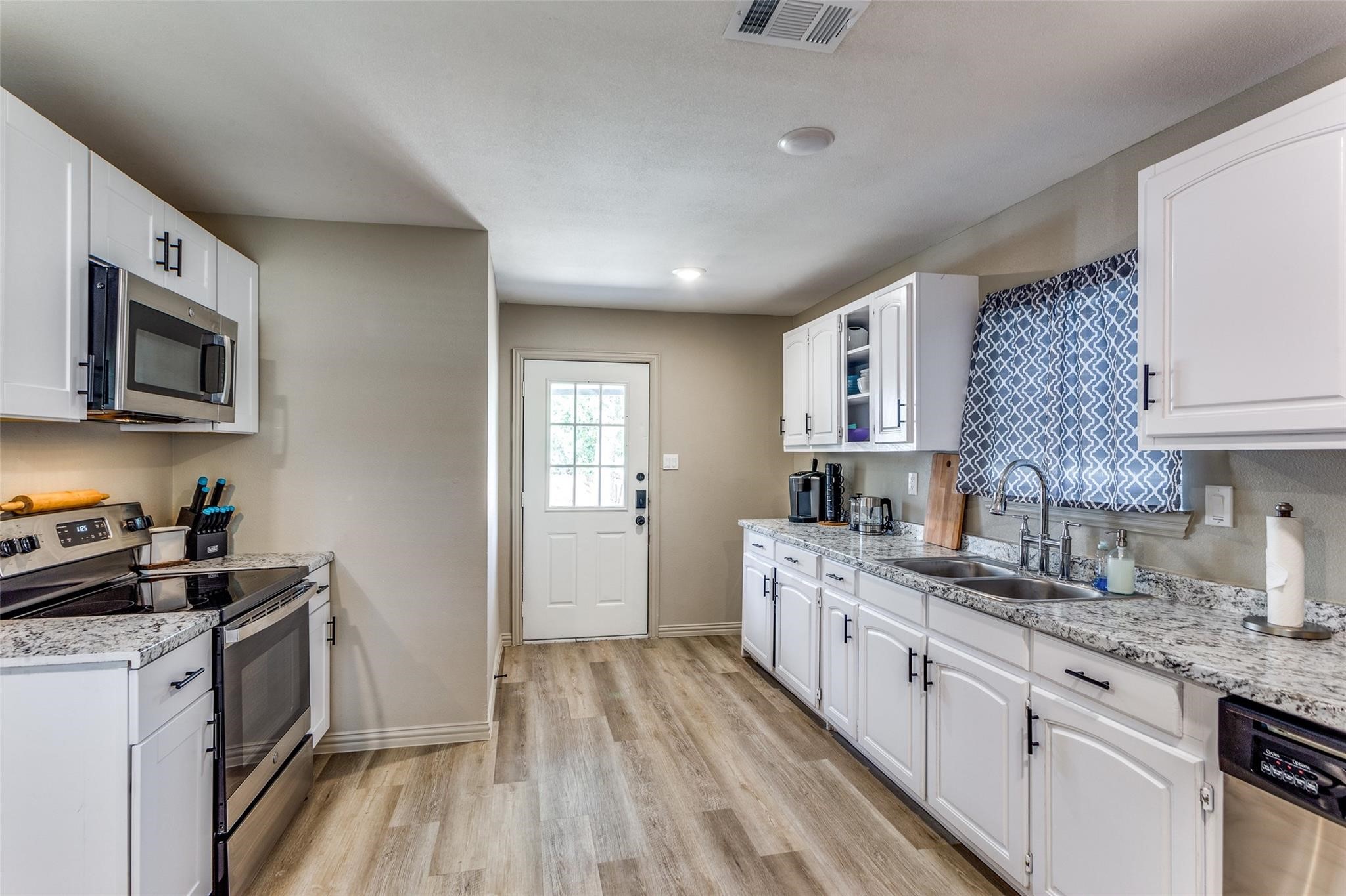 3217 Huron Trail Lake Worth TX 76135