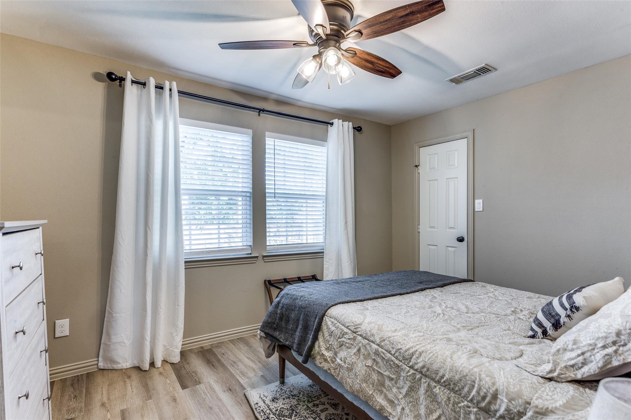 3217 Huron Trail Lake Worth TX 76135