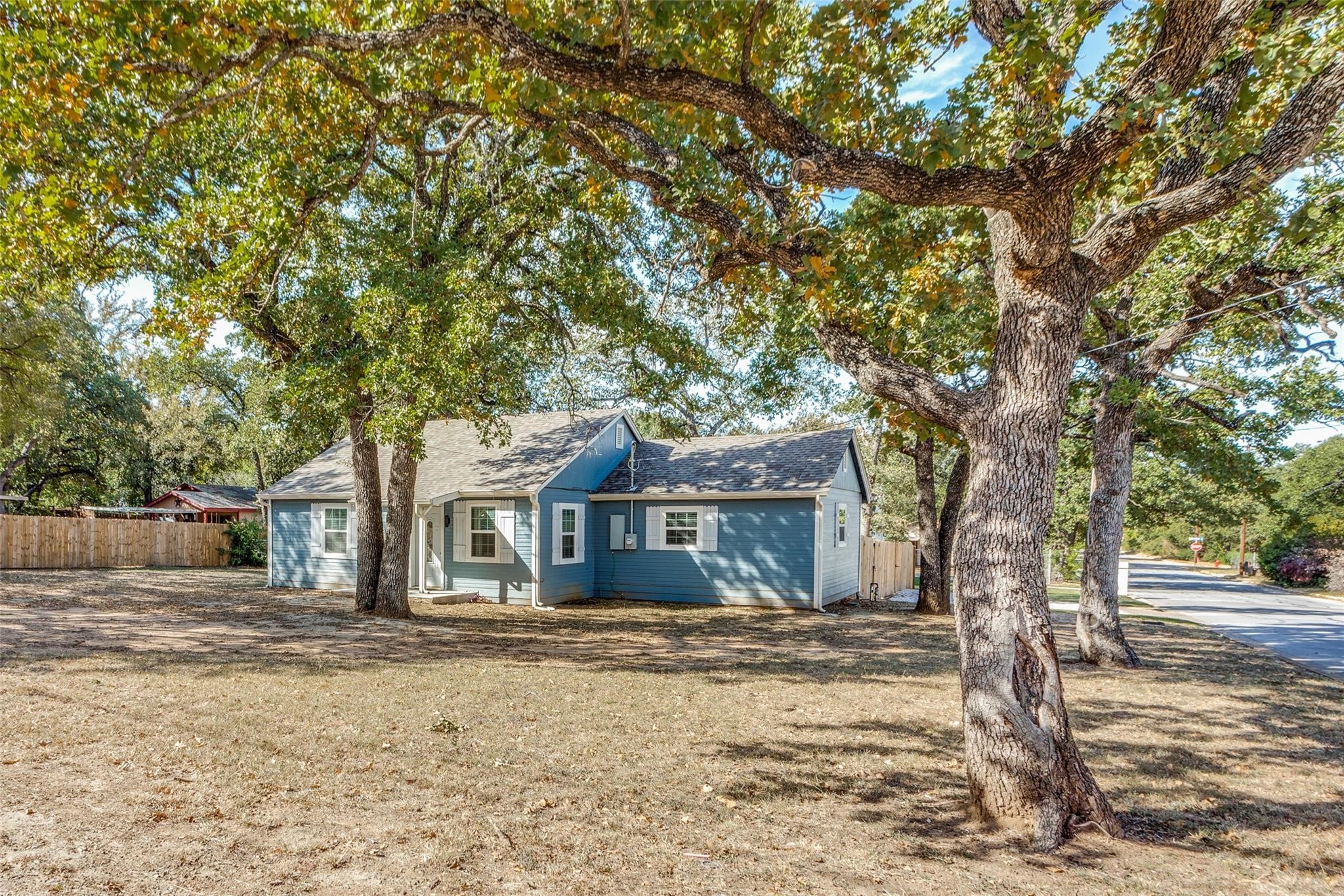 3217 Huron Trail Lake Worth TX 76135
