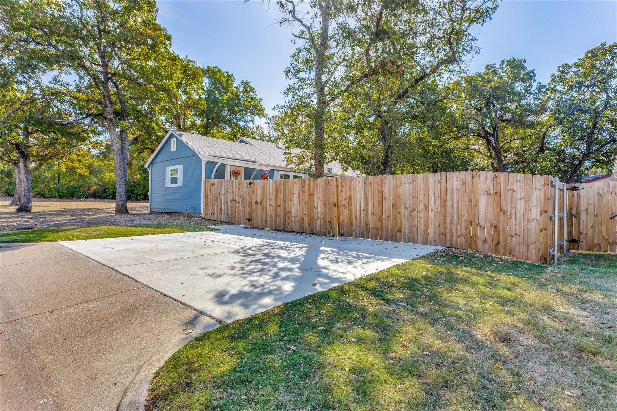 3217 Huron Trail Lake Worth TX 76135