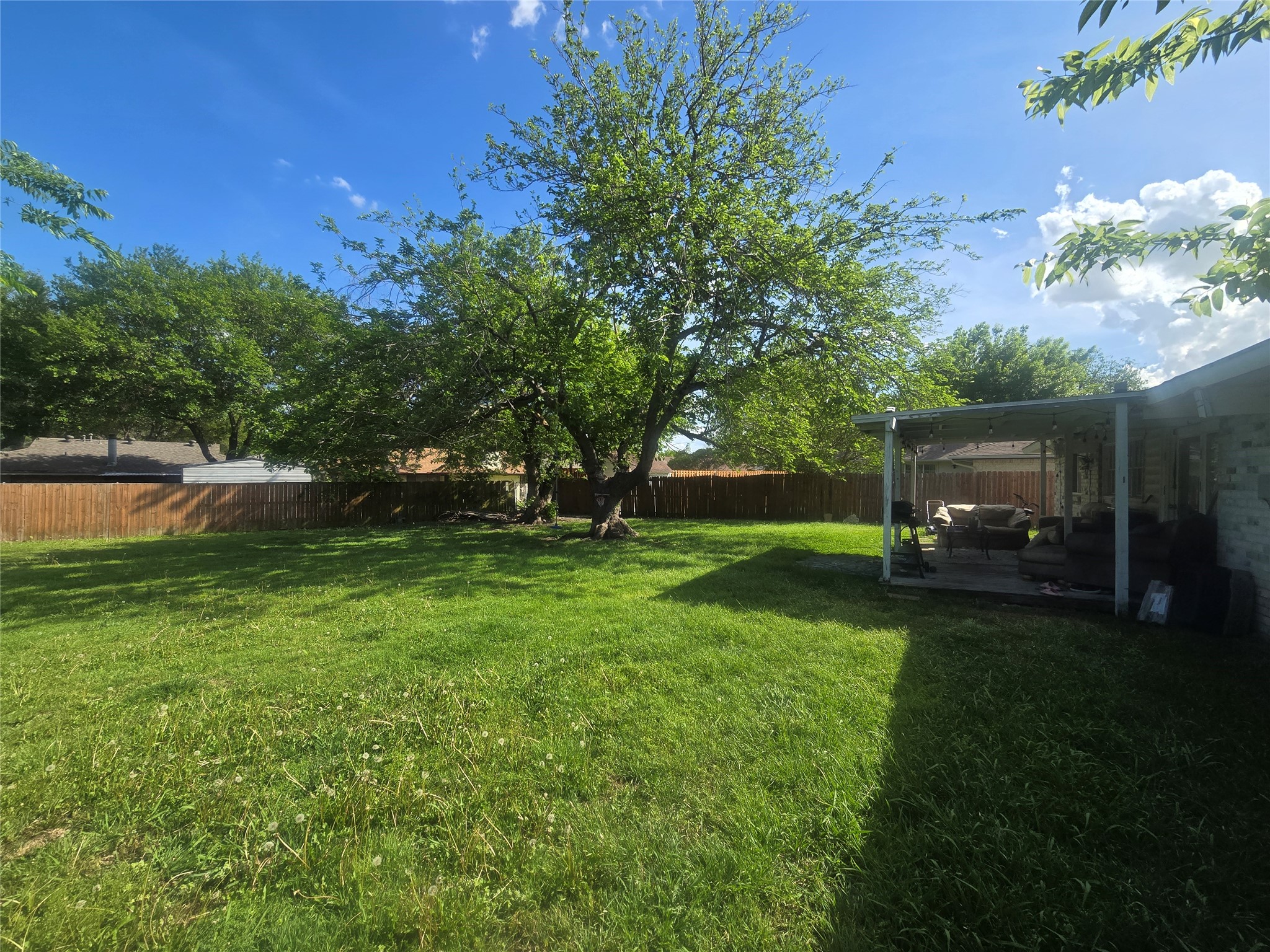 422 Woodmere Drive Garland TX 75043