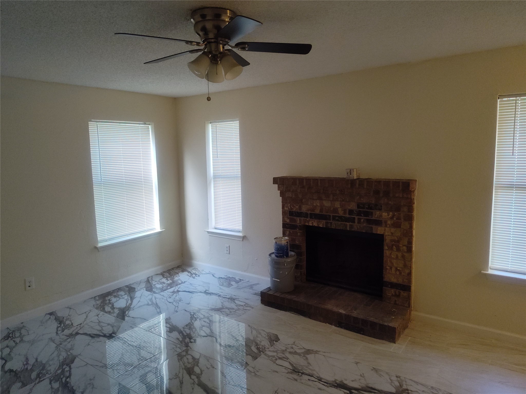 2039 W Walnut Street Garland TX 75042
