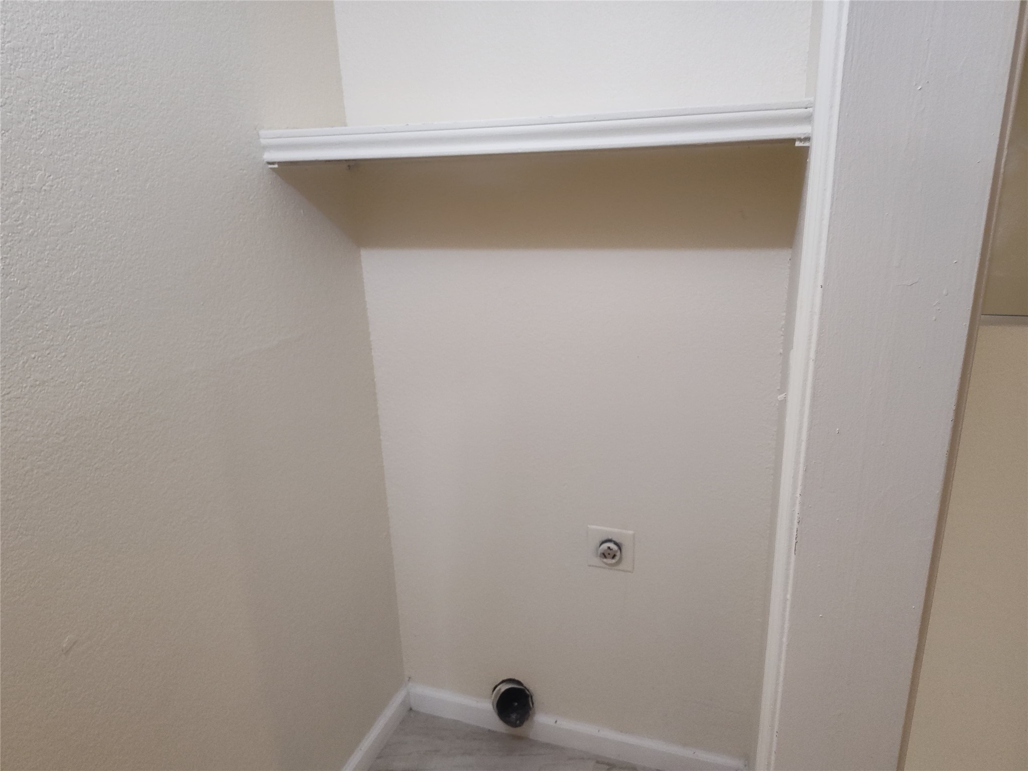 2039 W Walnut Street Garland TX 75042