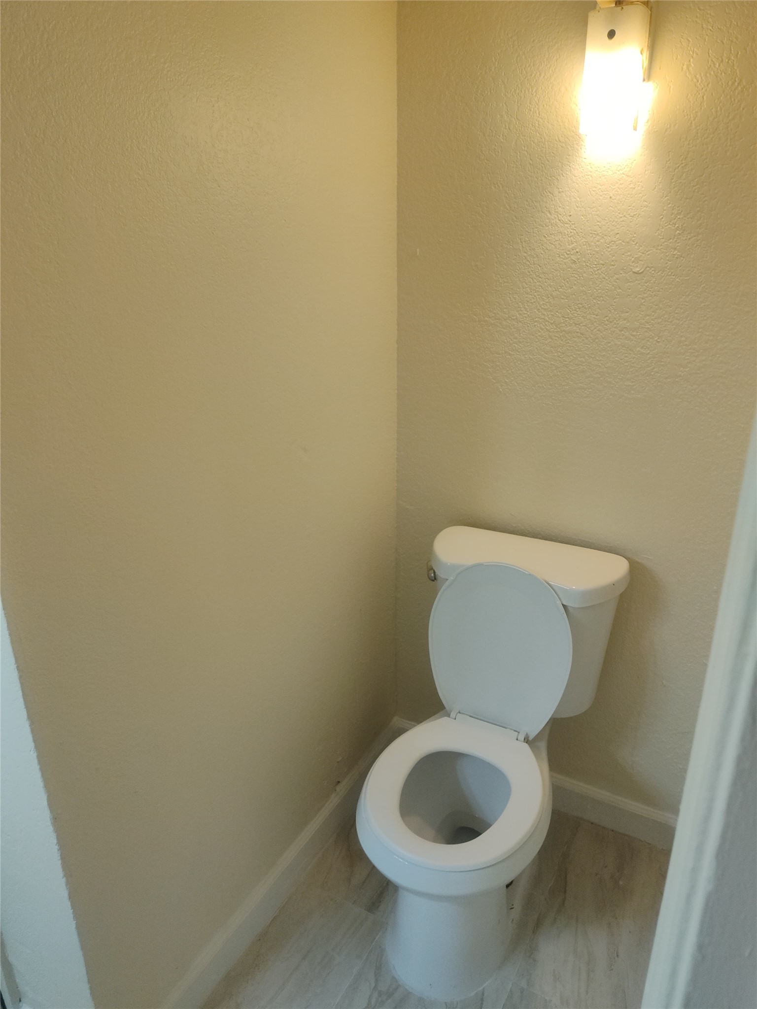 2039 W Walnut Street Garland TX 75042