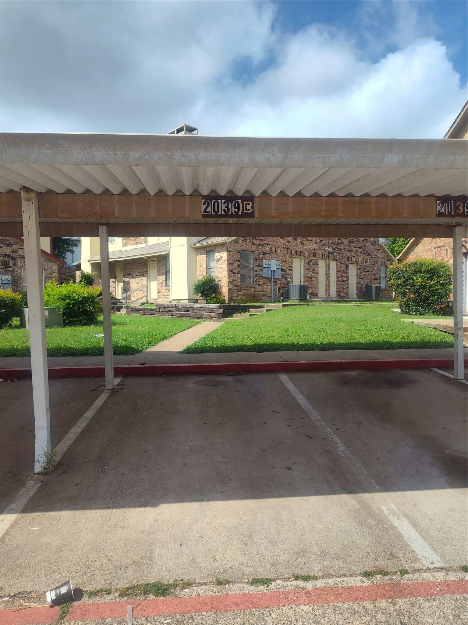 2039 W Walnut Street Garland TX 75042