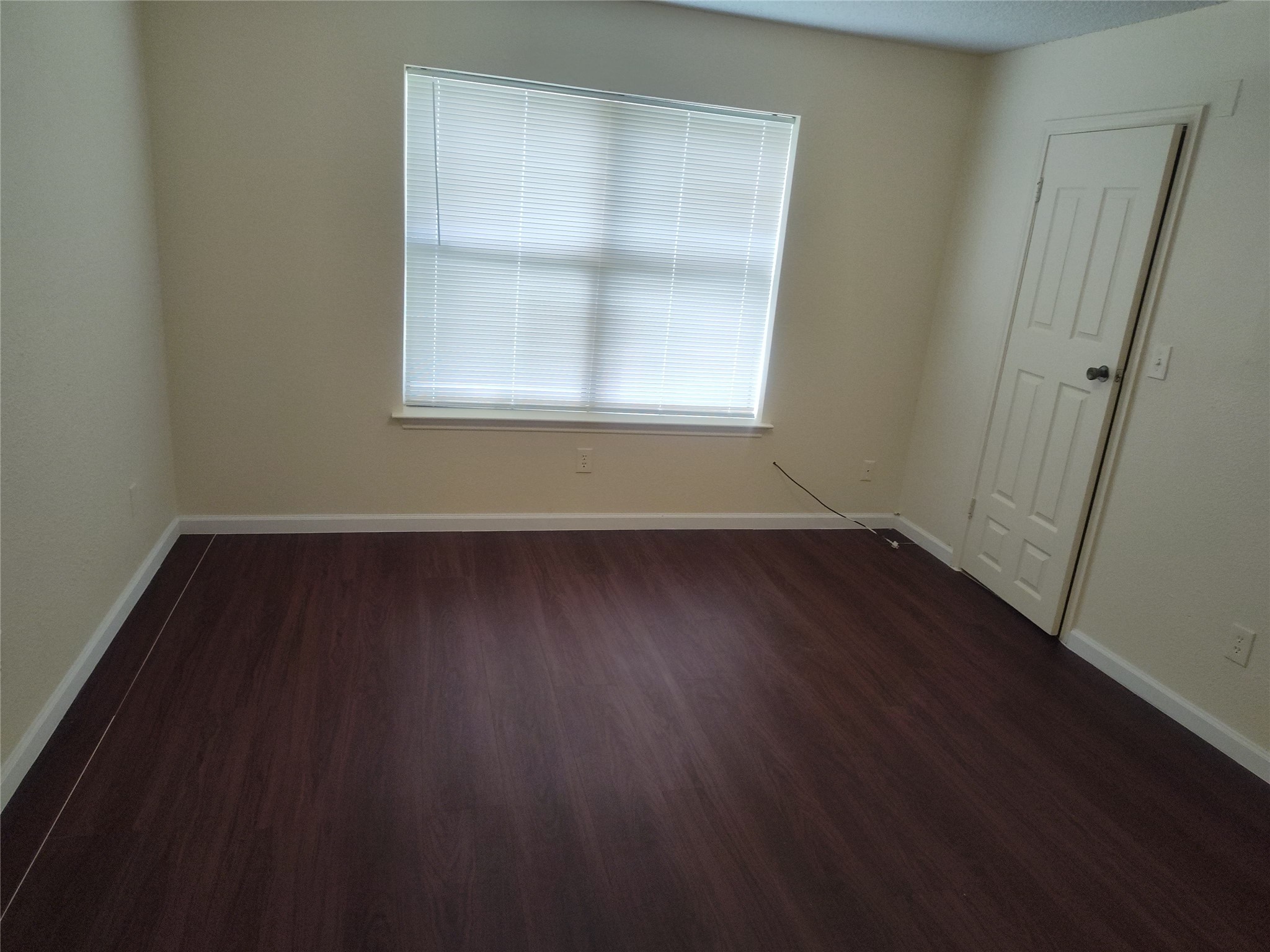 2039 W Walnut Street Garland TX 75042