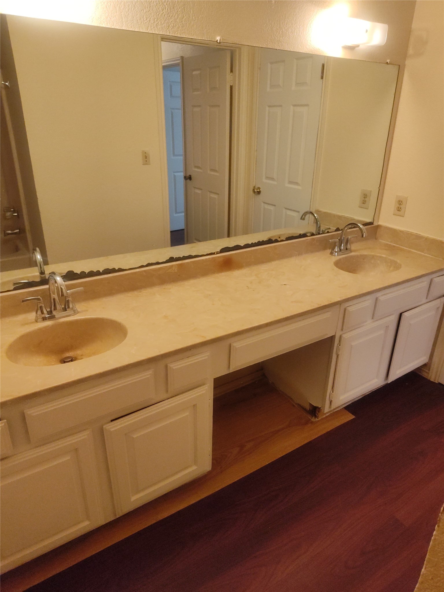 2039 W Walnut Street Garland TX 75042
