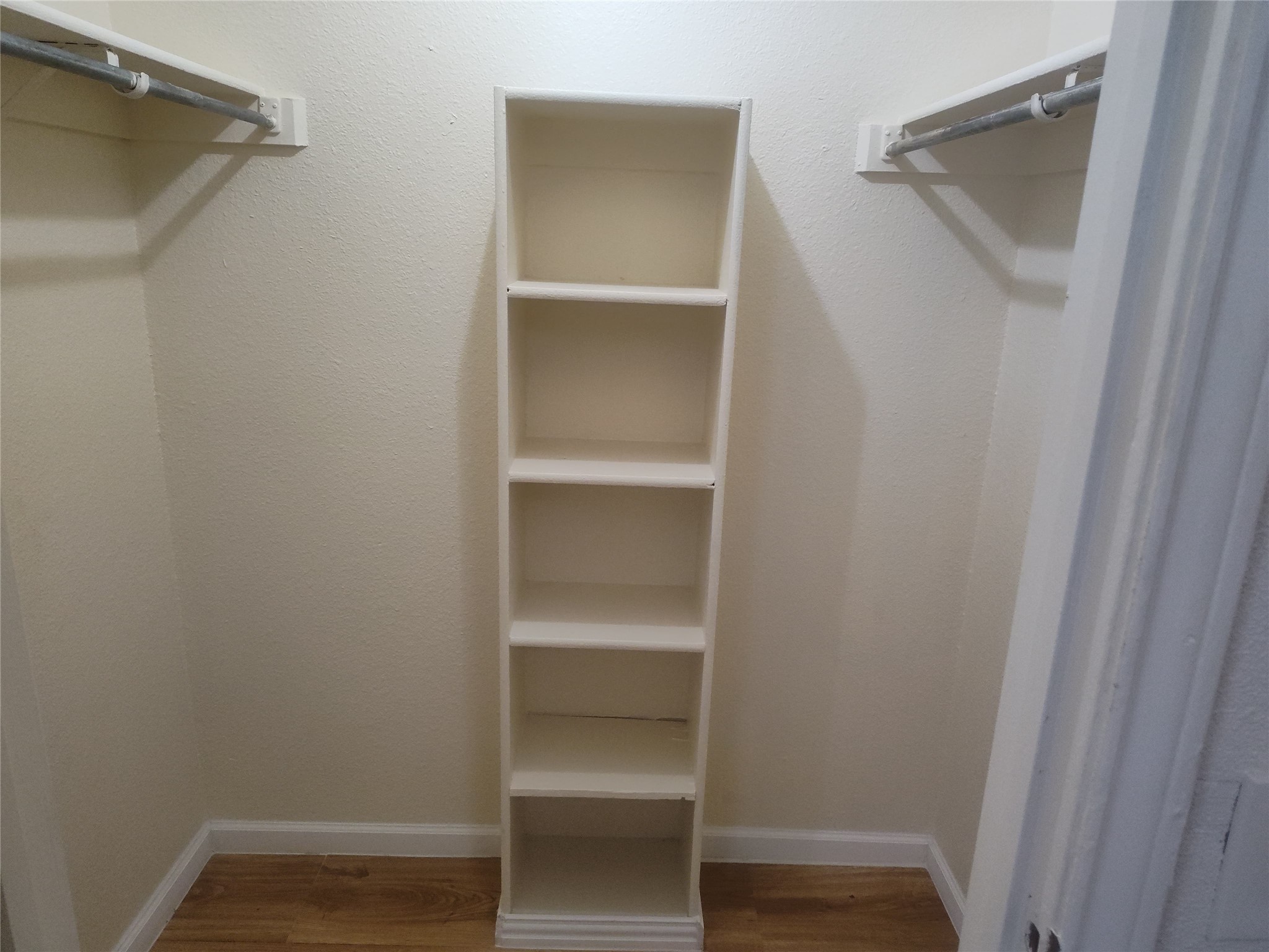 2039 W Walnut Street Garland TX 75042