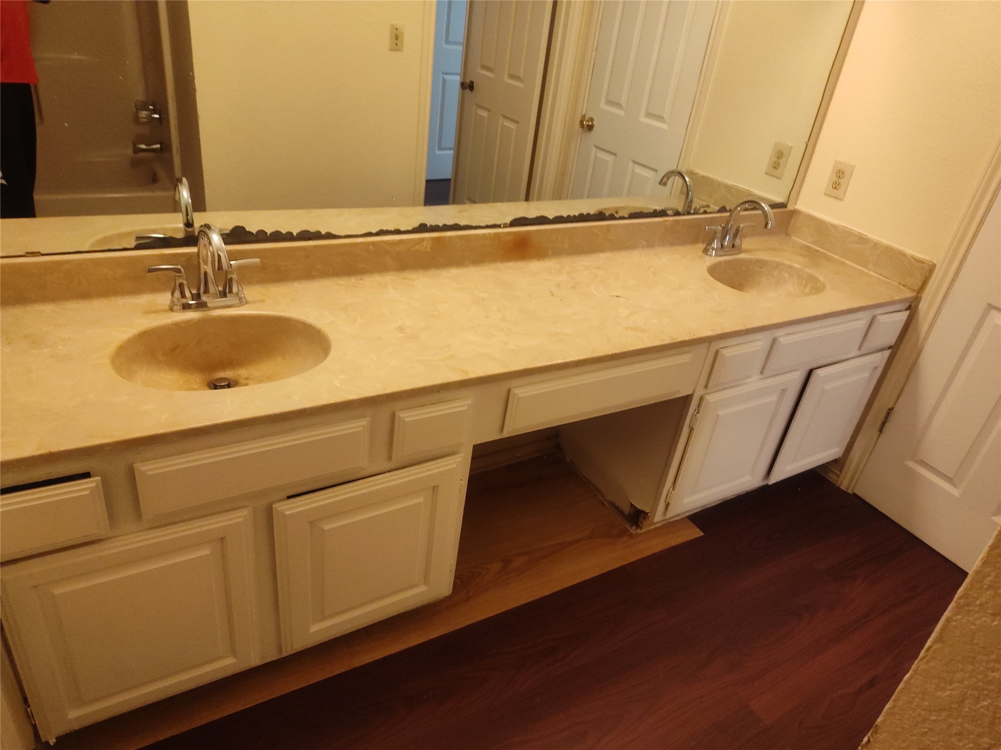 2039 W Walnut Street Garland TX 75042