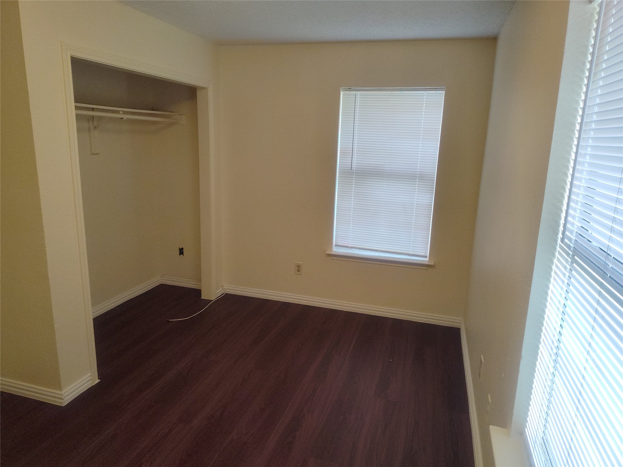 2039 W Walnut Street Garland TX 75042