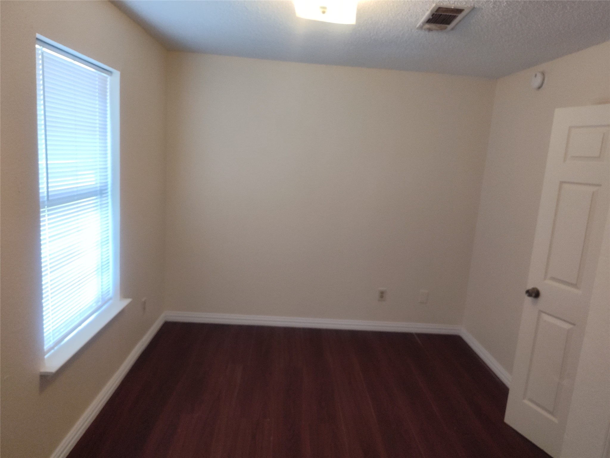 2039 W Walnut Street Garland TX 75042
