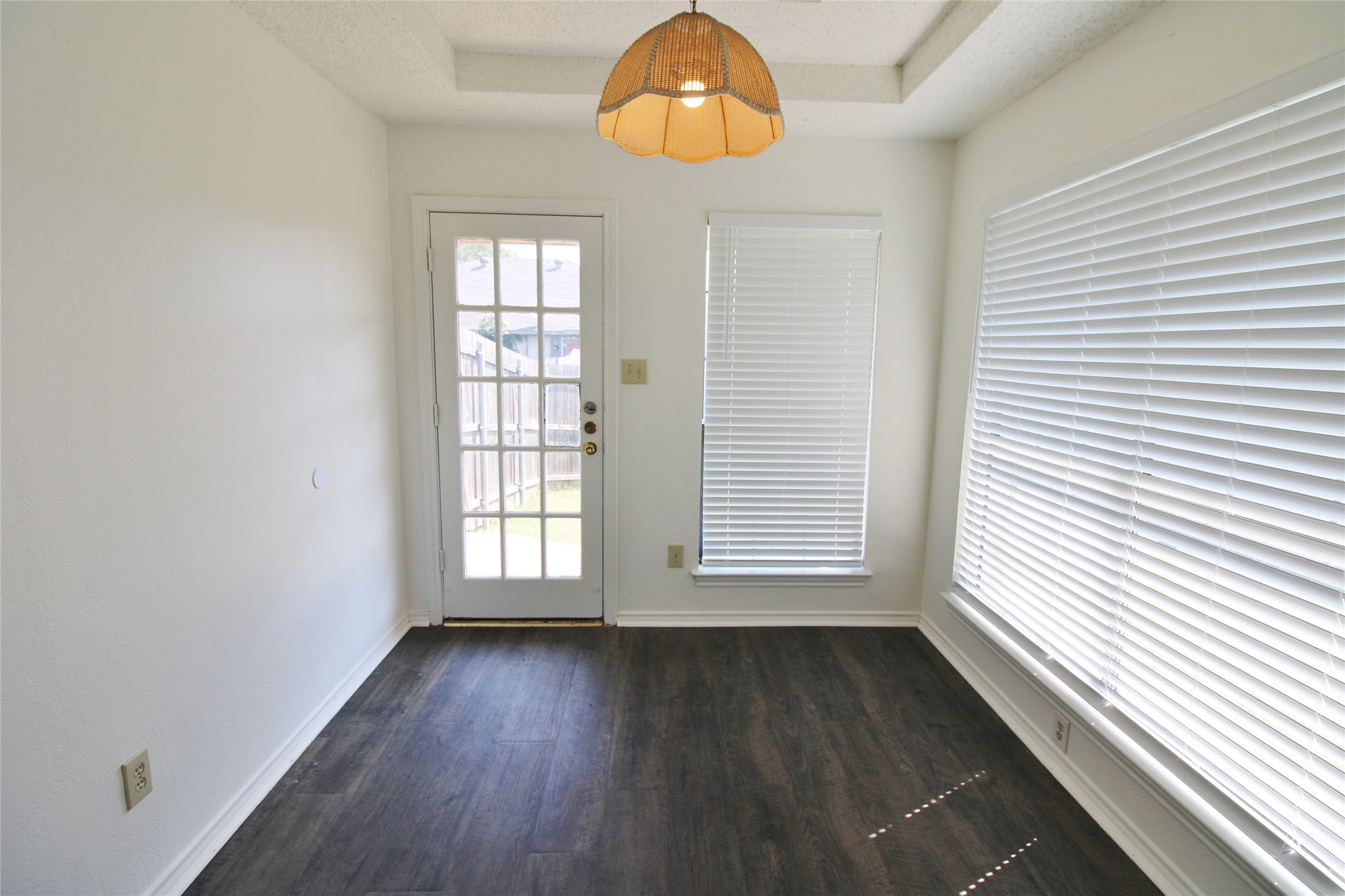 1234 Mockingbird Lane Desoto TX 75115