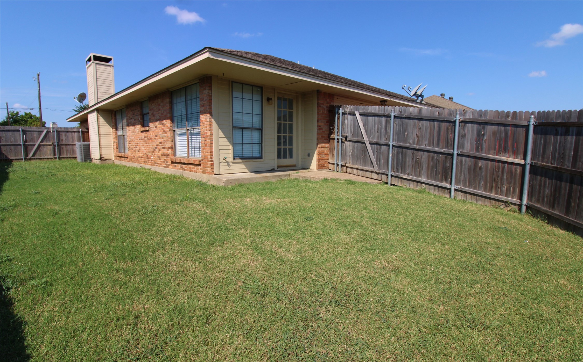 1234 Mockingbird Lane Desoto TX 75115