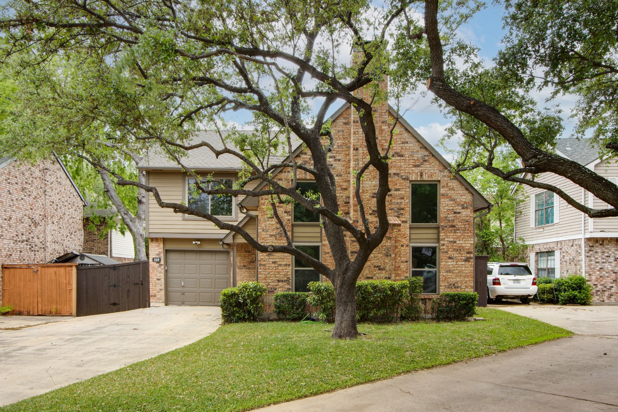 319 Stoneledge Irving TX 75063